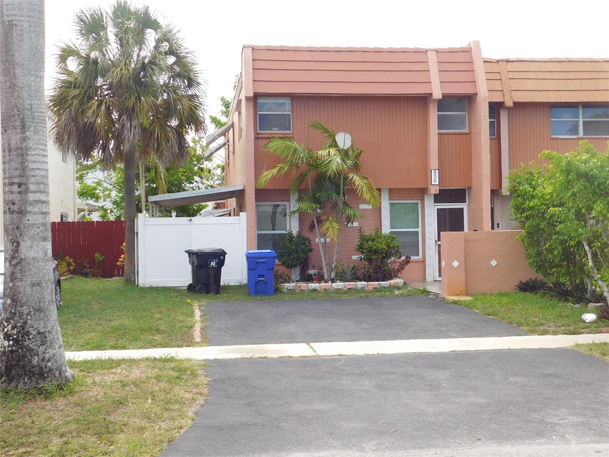 836 SW 80th Avenue Property Photo 1