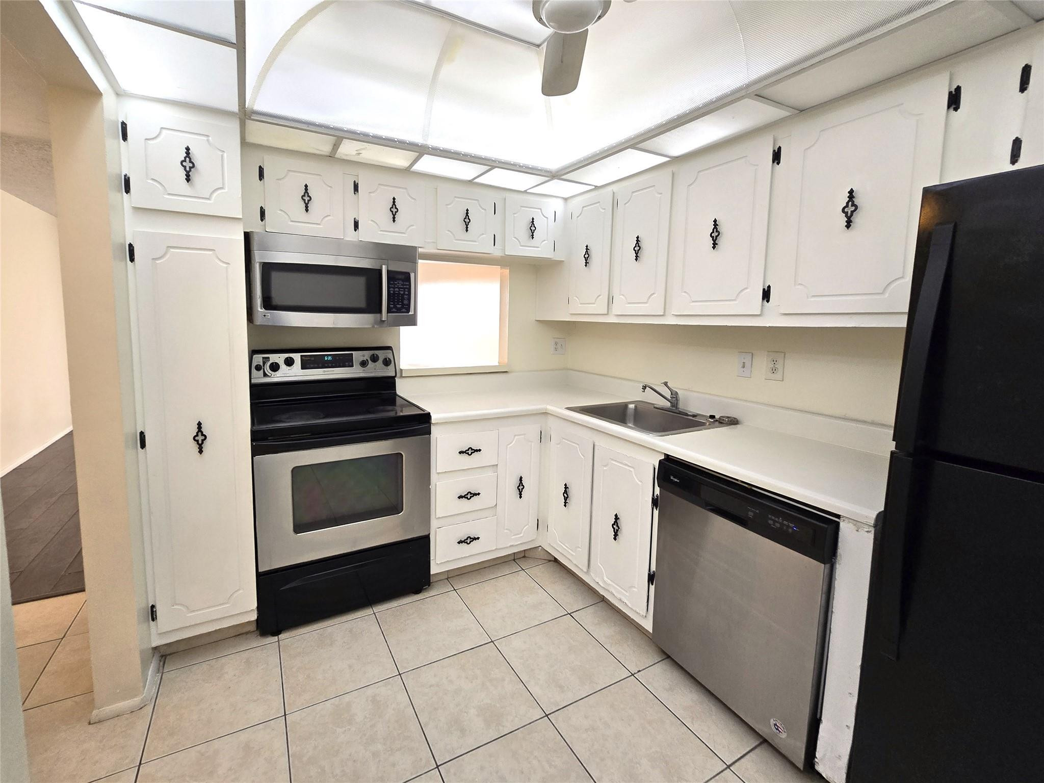 4334 Nw 9th Avenue 9-3b Property Photo 2