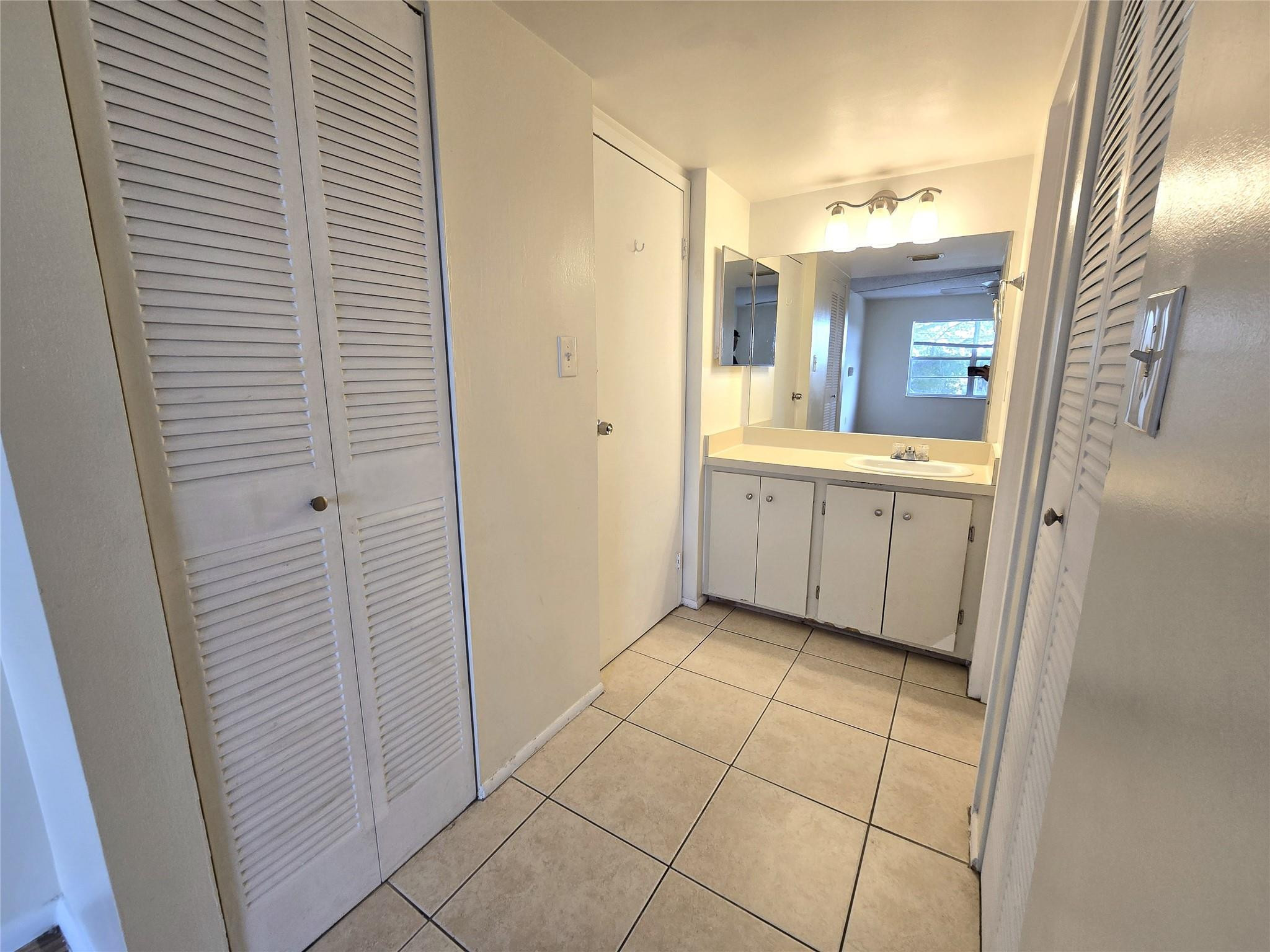 4334 Nw 9th Avenue 9-3b Property Photo 5