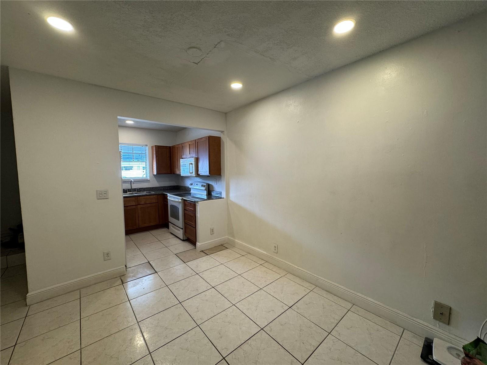 2452 Taylor Street 204 Property Photo 6