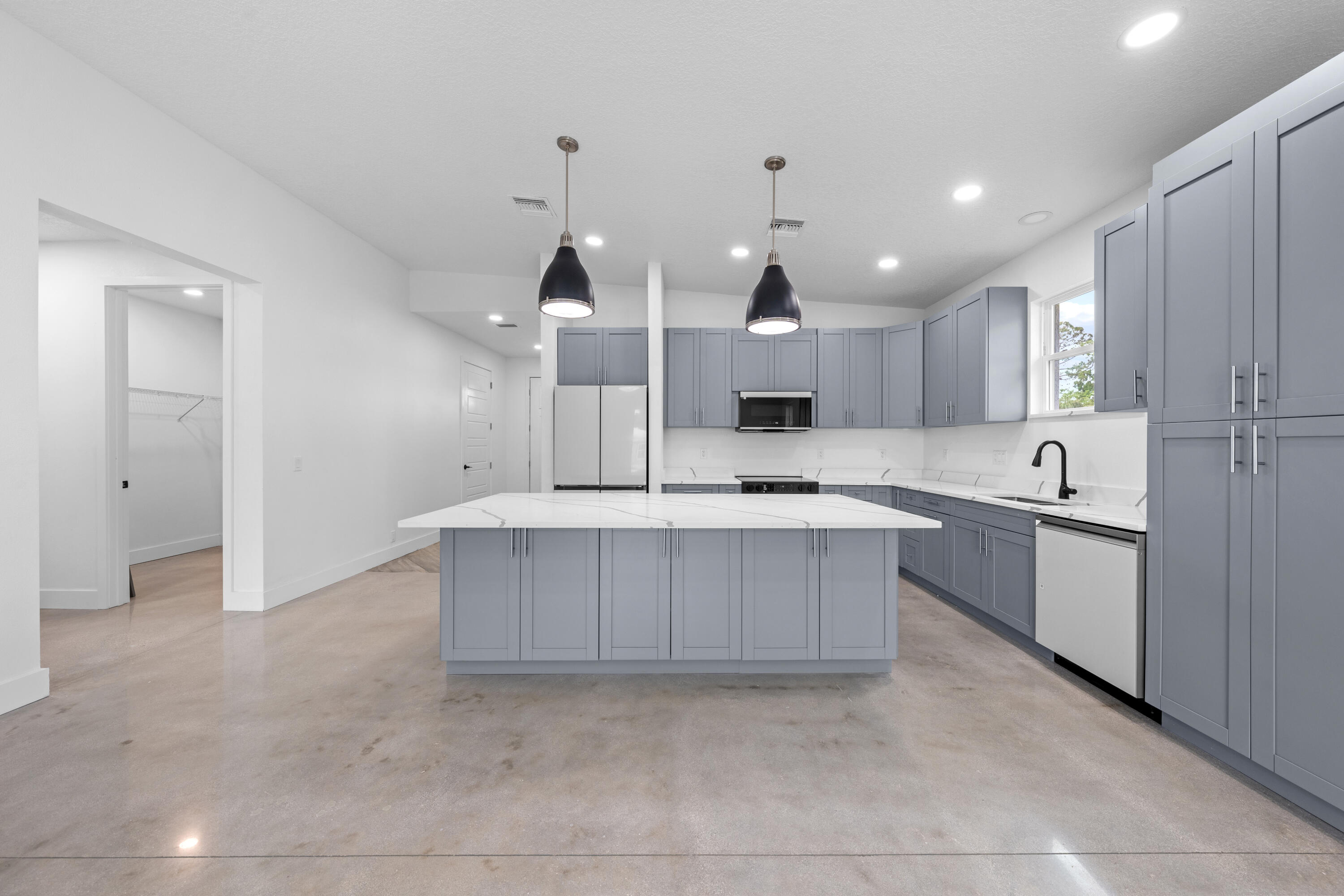 6904 Salerno Road Property Photo 10
