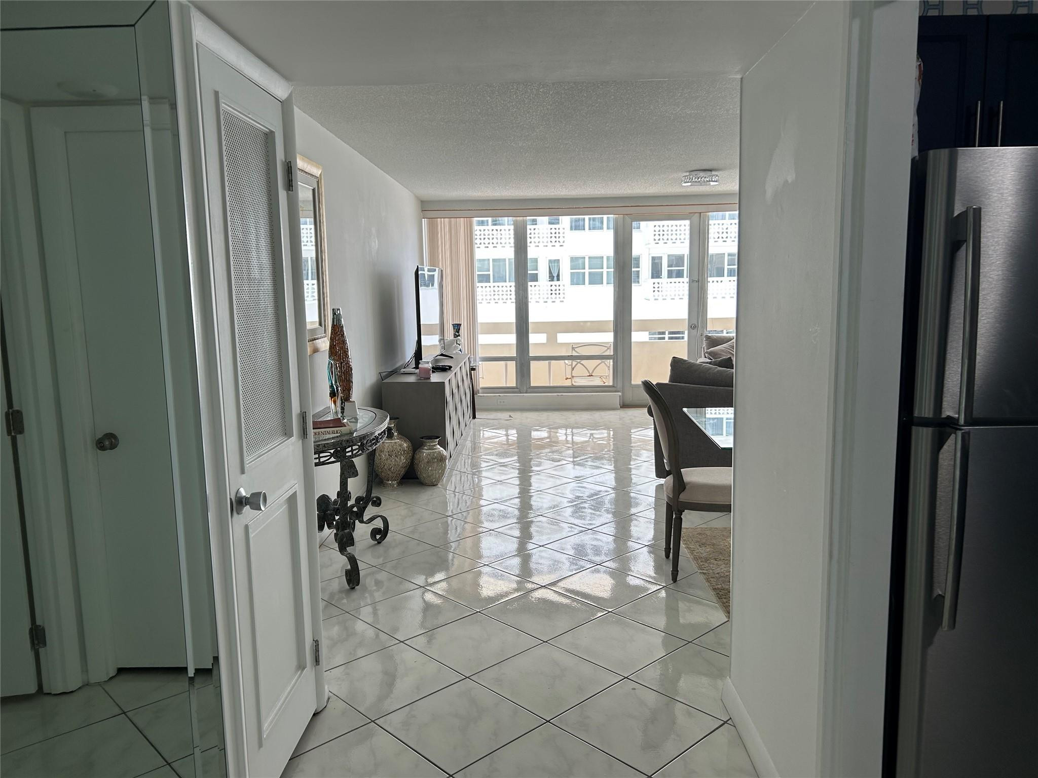 4020 Galt Ocean Drive 106 Property Photo 6
