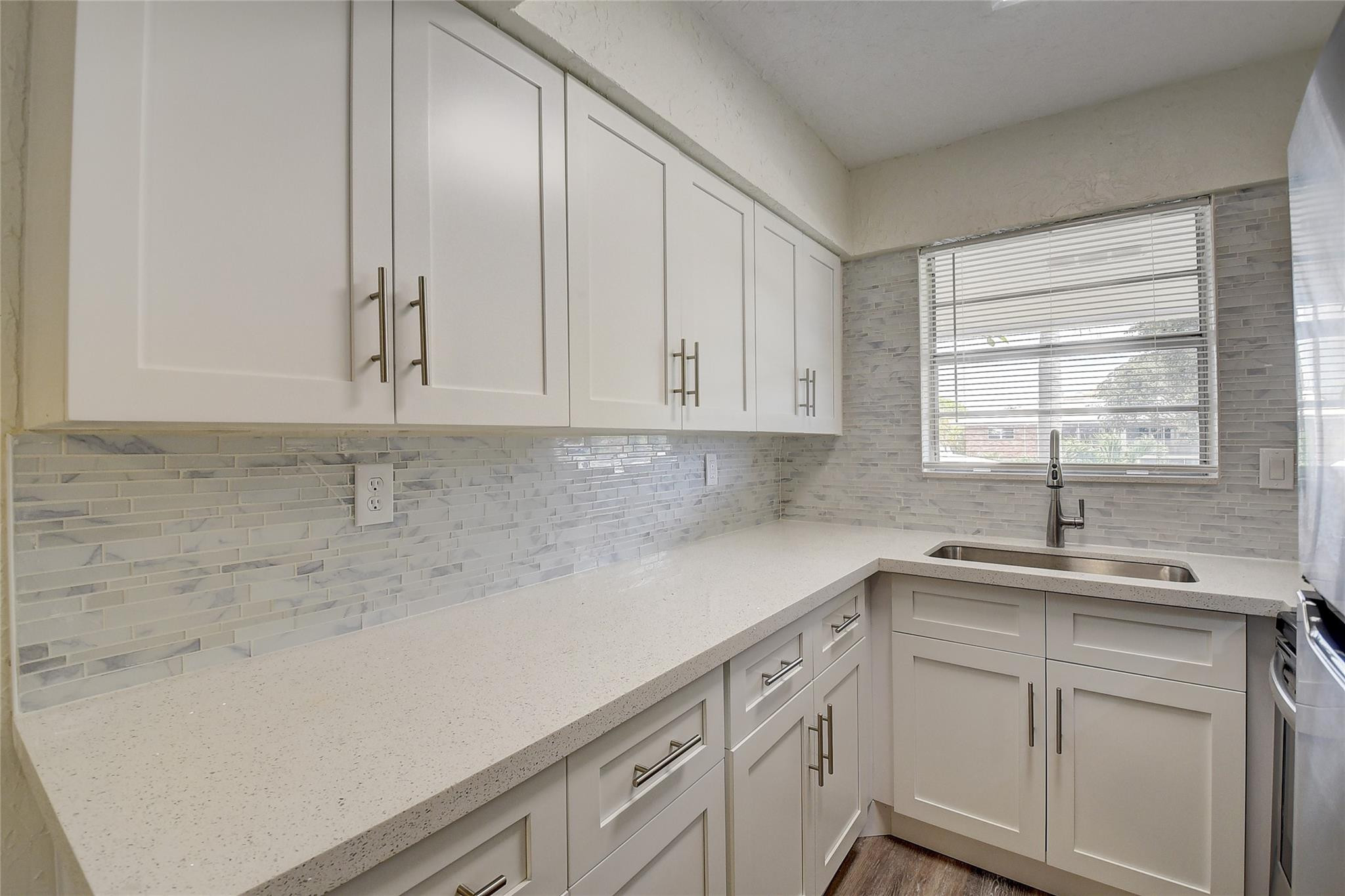 30 SE 13th Street B2 Property Photo 1