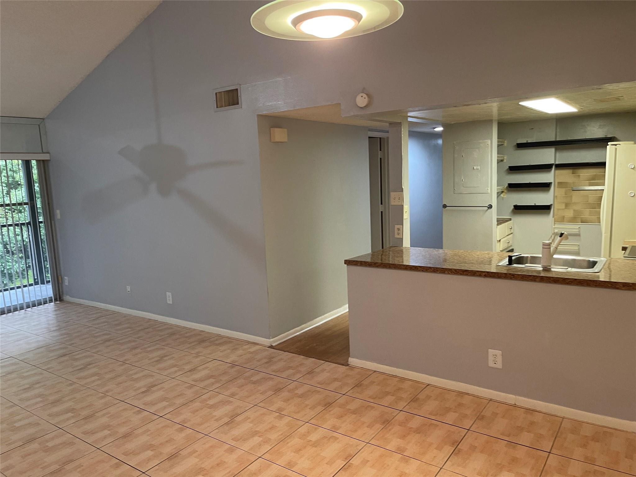 3083 N Oakland Forest Drive 308 Property Photo 20