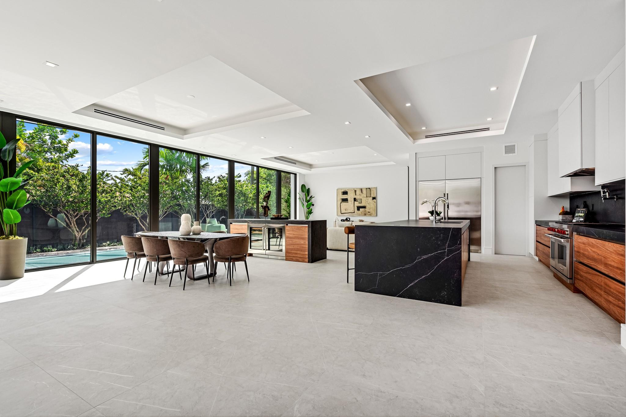 2000 Harbourview Drive Property Photo 12
