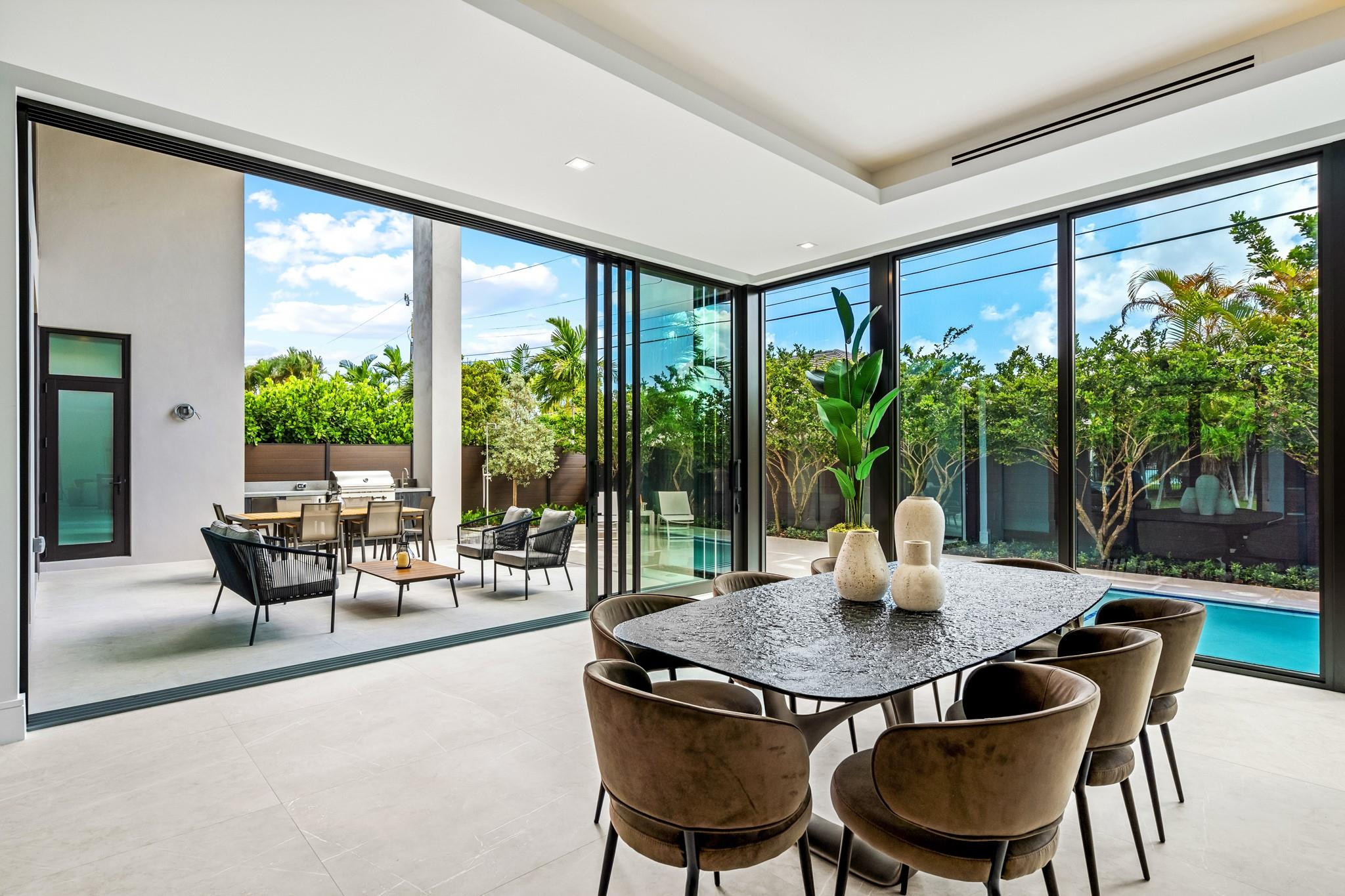 2000 Harbourview Drive Property Photo 17