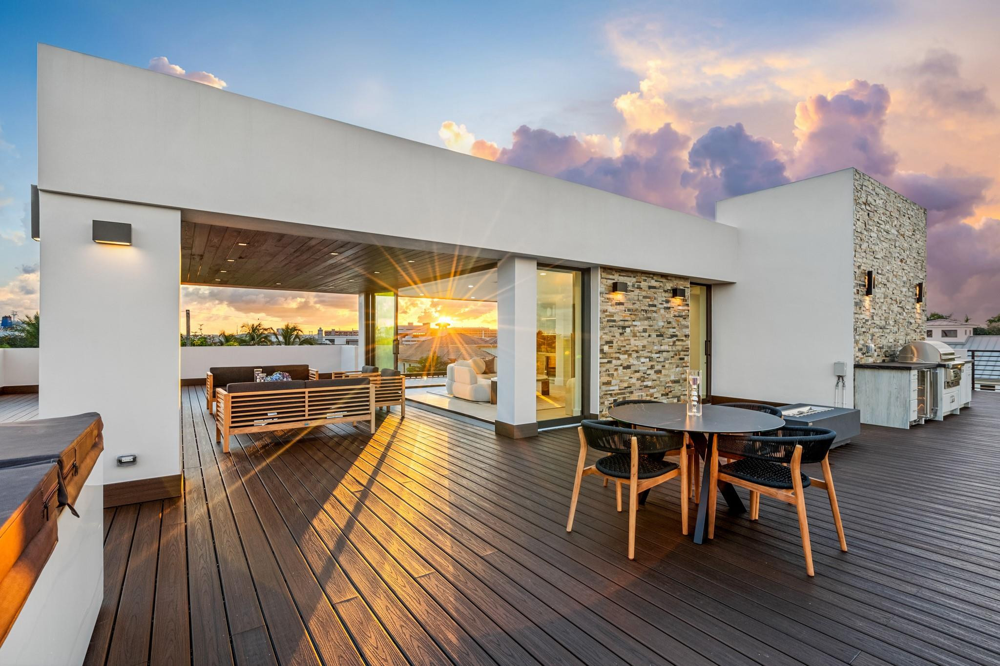 2000 Harbourview Drive Property Photo 40