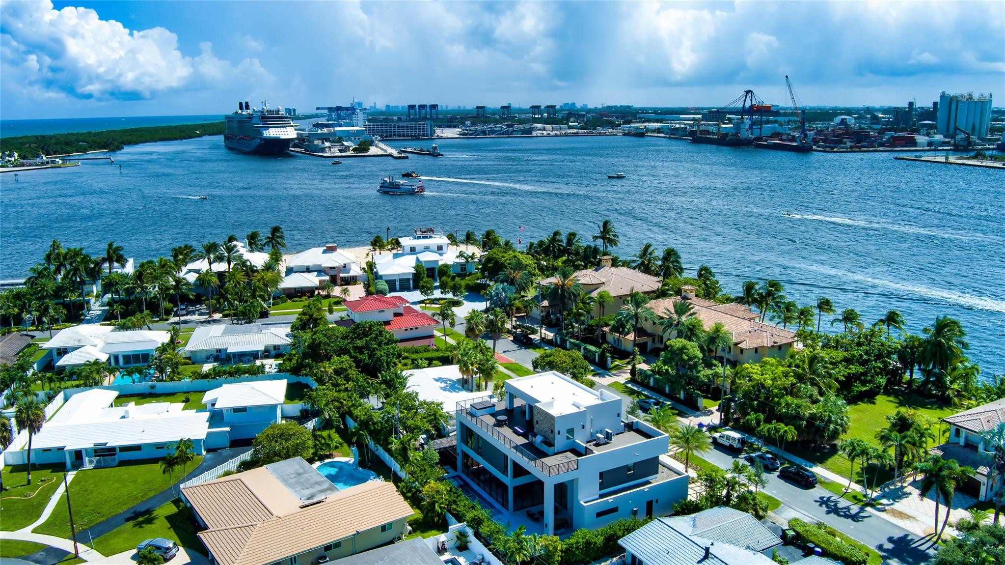 2000 Harbourview Drive Property Photo 45
