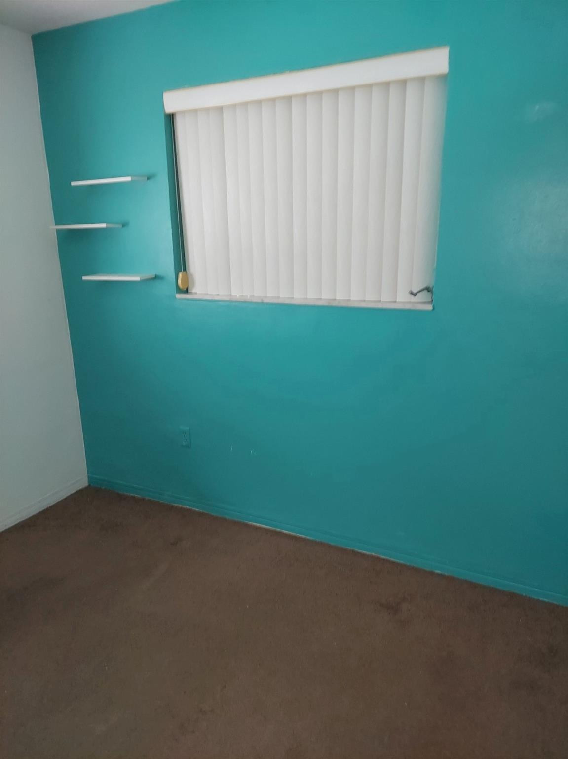 1011 Nw 45th Court Property Photo 3