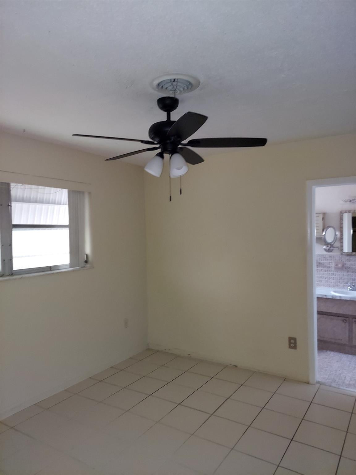 1011 Nw 45th Court Property Photo 5