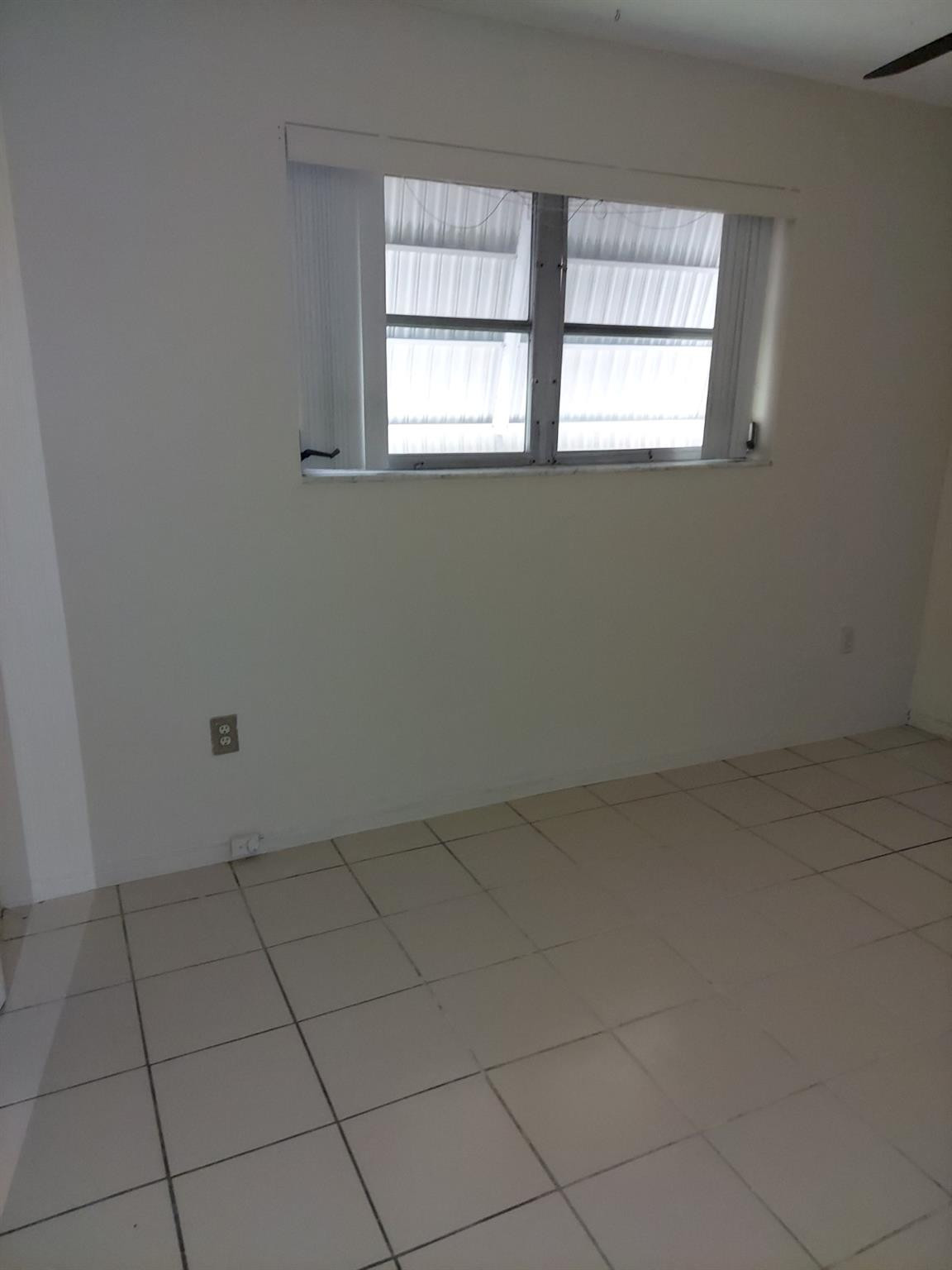 1011 Nw 45th Court Property Photo 6