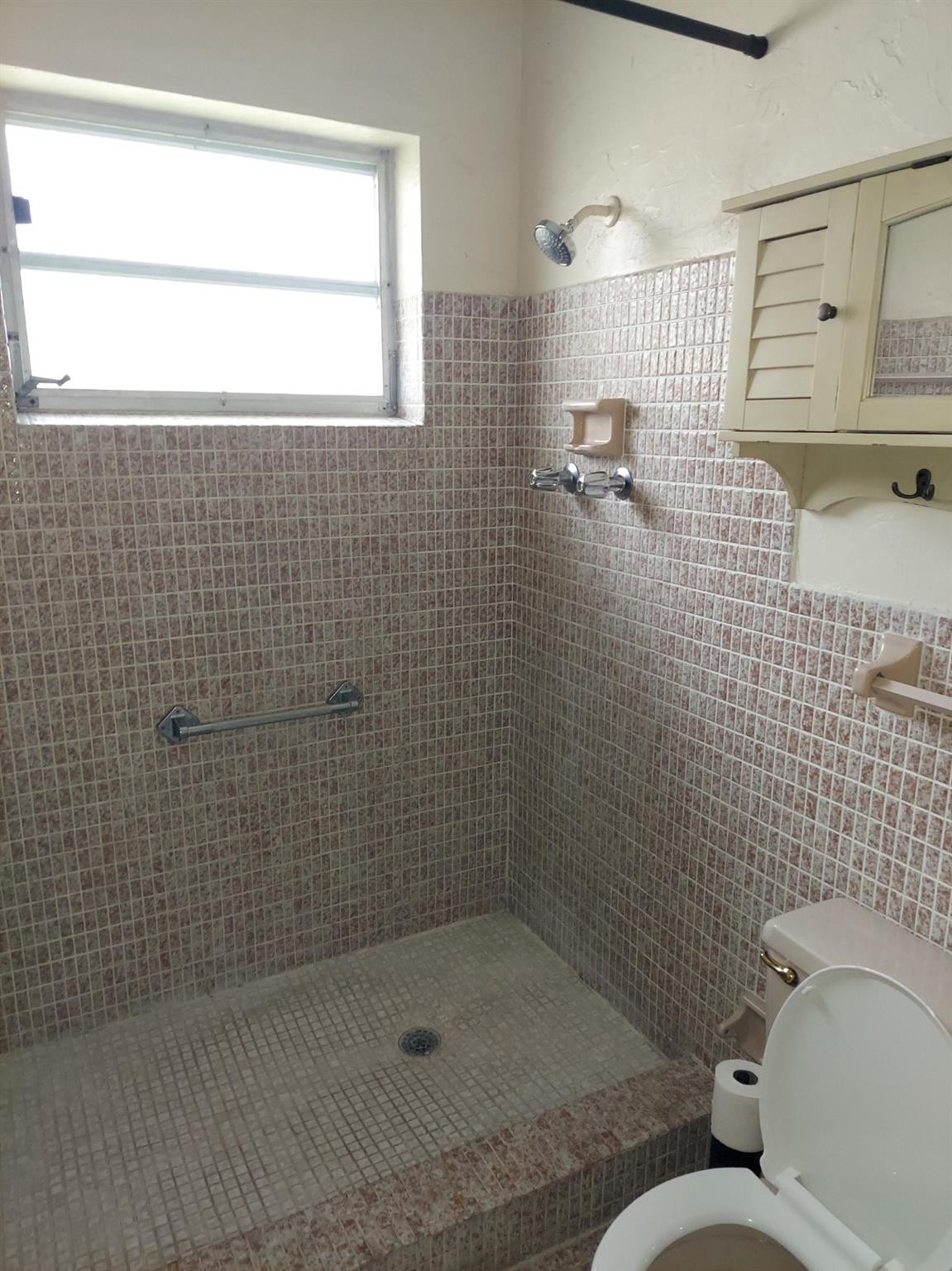 1011 Nw 45th Court Property Photo 8