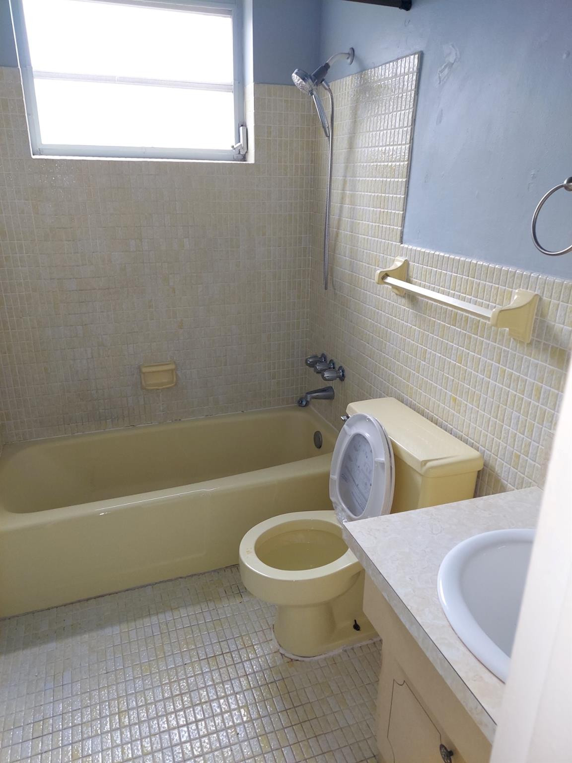 1011 Nw 45th Court Property Photo 14