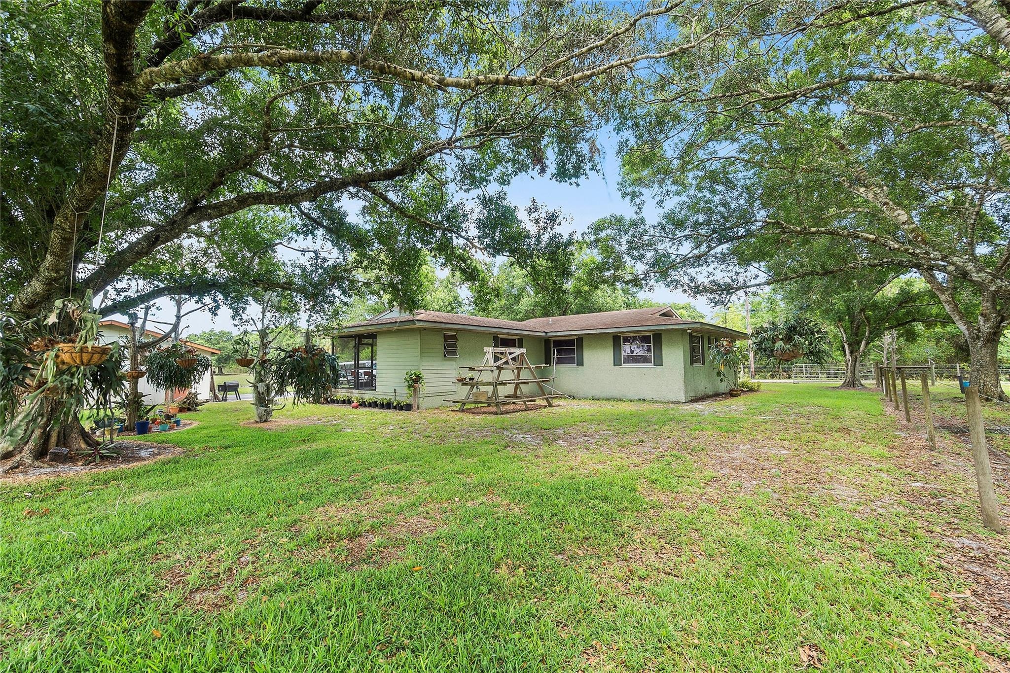 10120 W Midway Road Property Photo 4