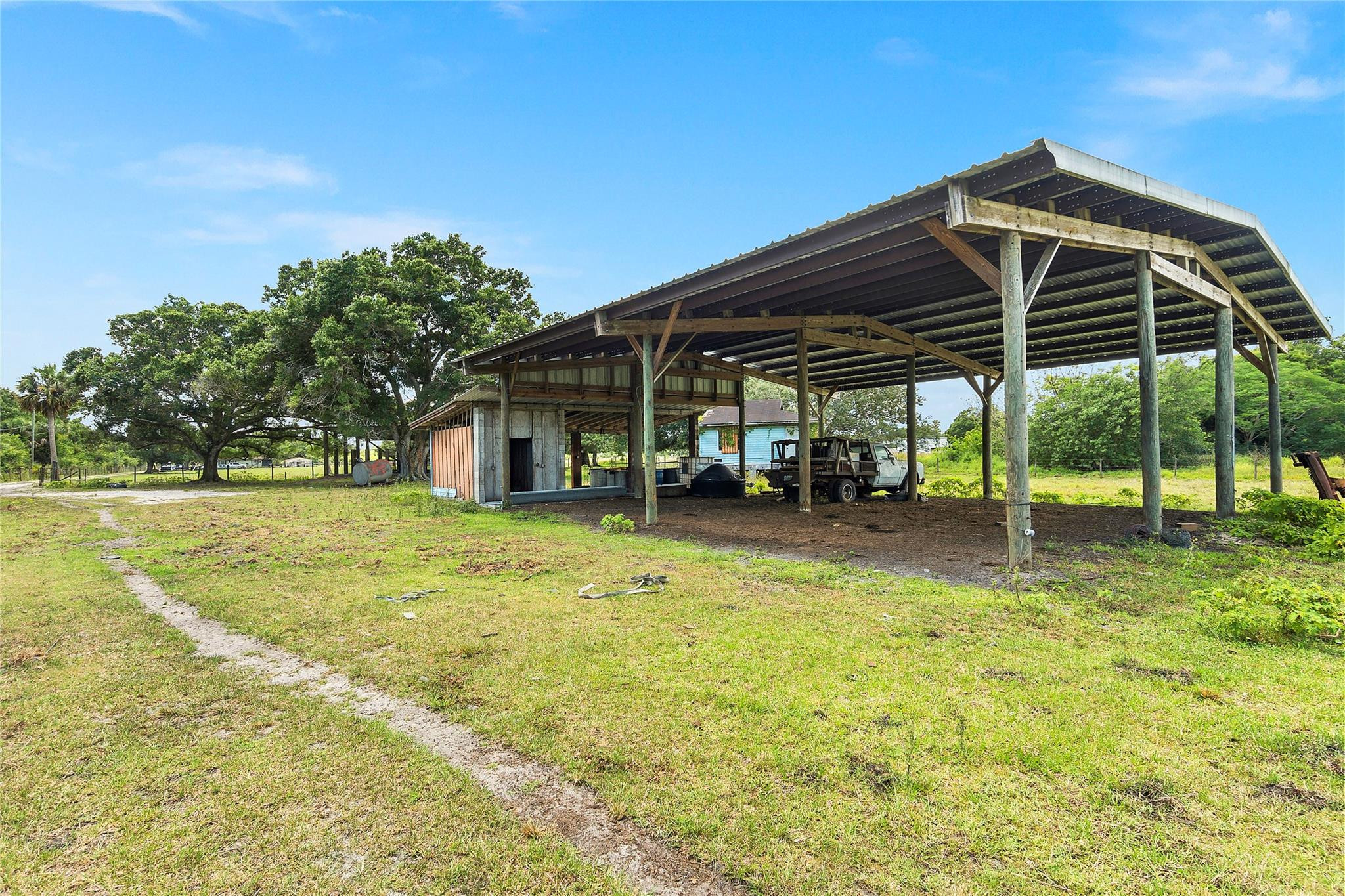 10100 W Midway Road Property Photo 8