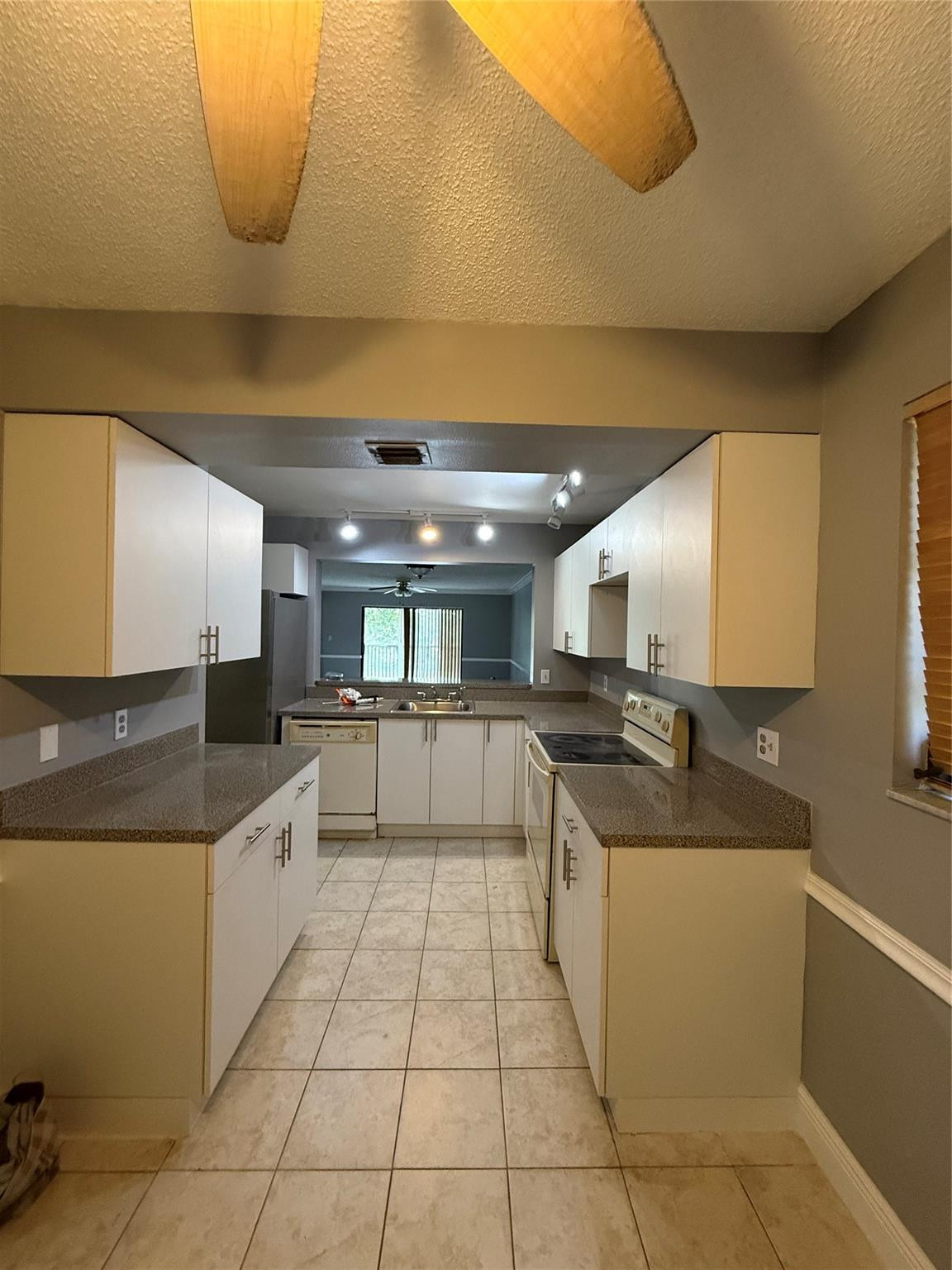 2033 Coral Ridge Drive 2033 Property Photo 13