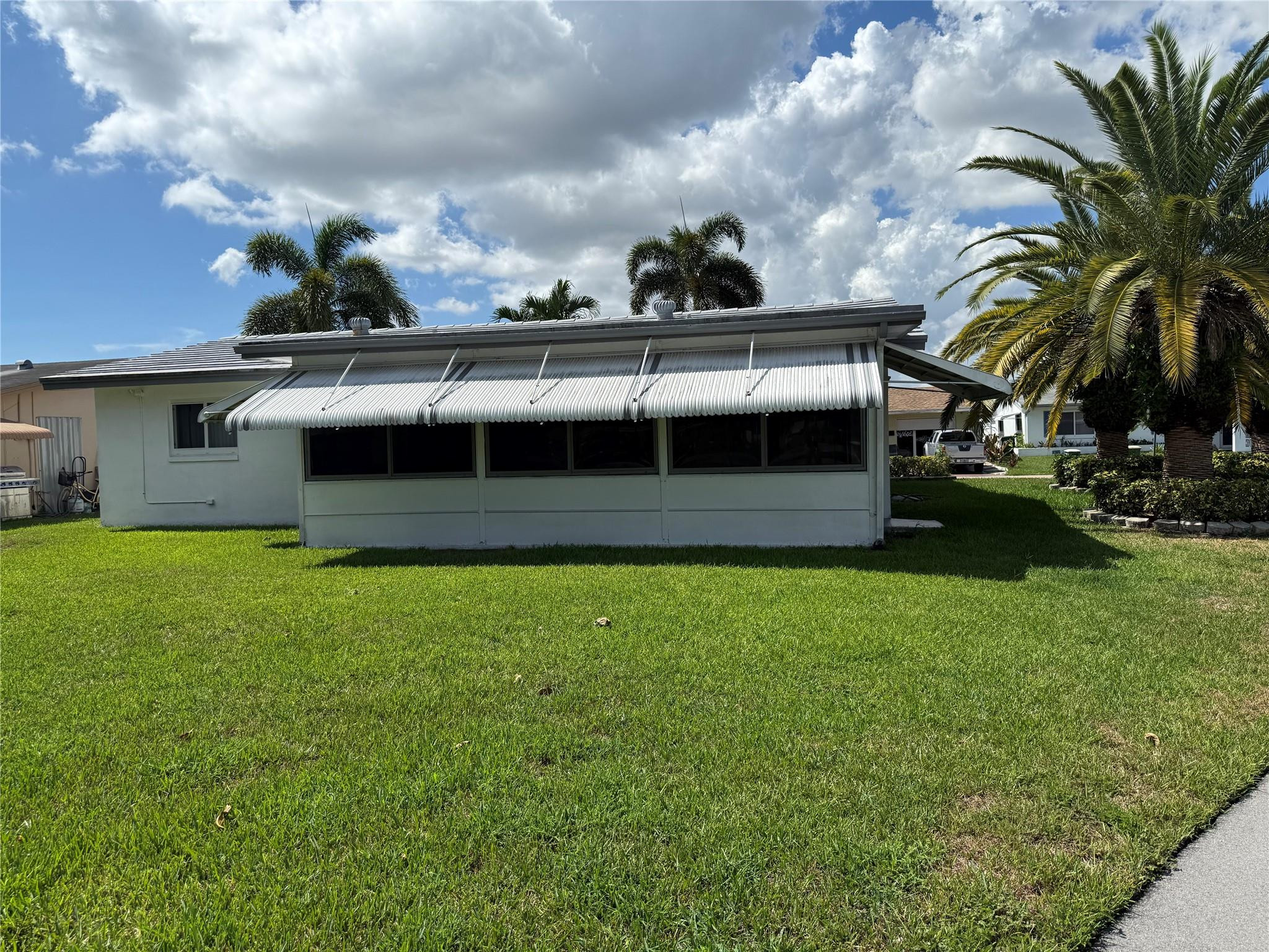 4605 Nw 49th Street Property Photo 4