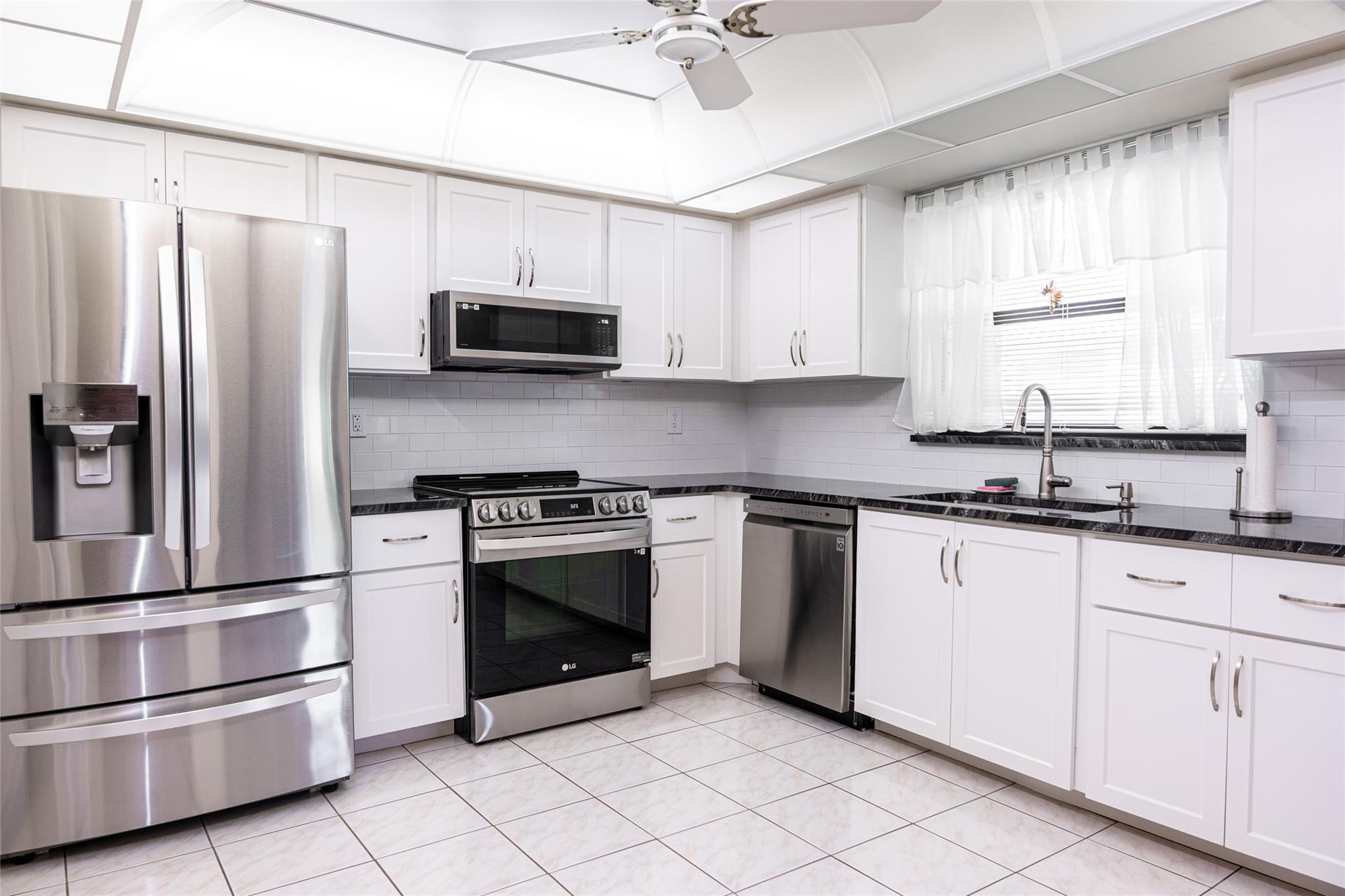 9870 Pecan Tree Drive B Property Photo 6