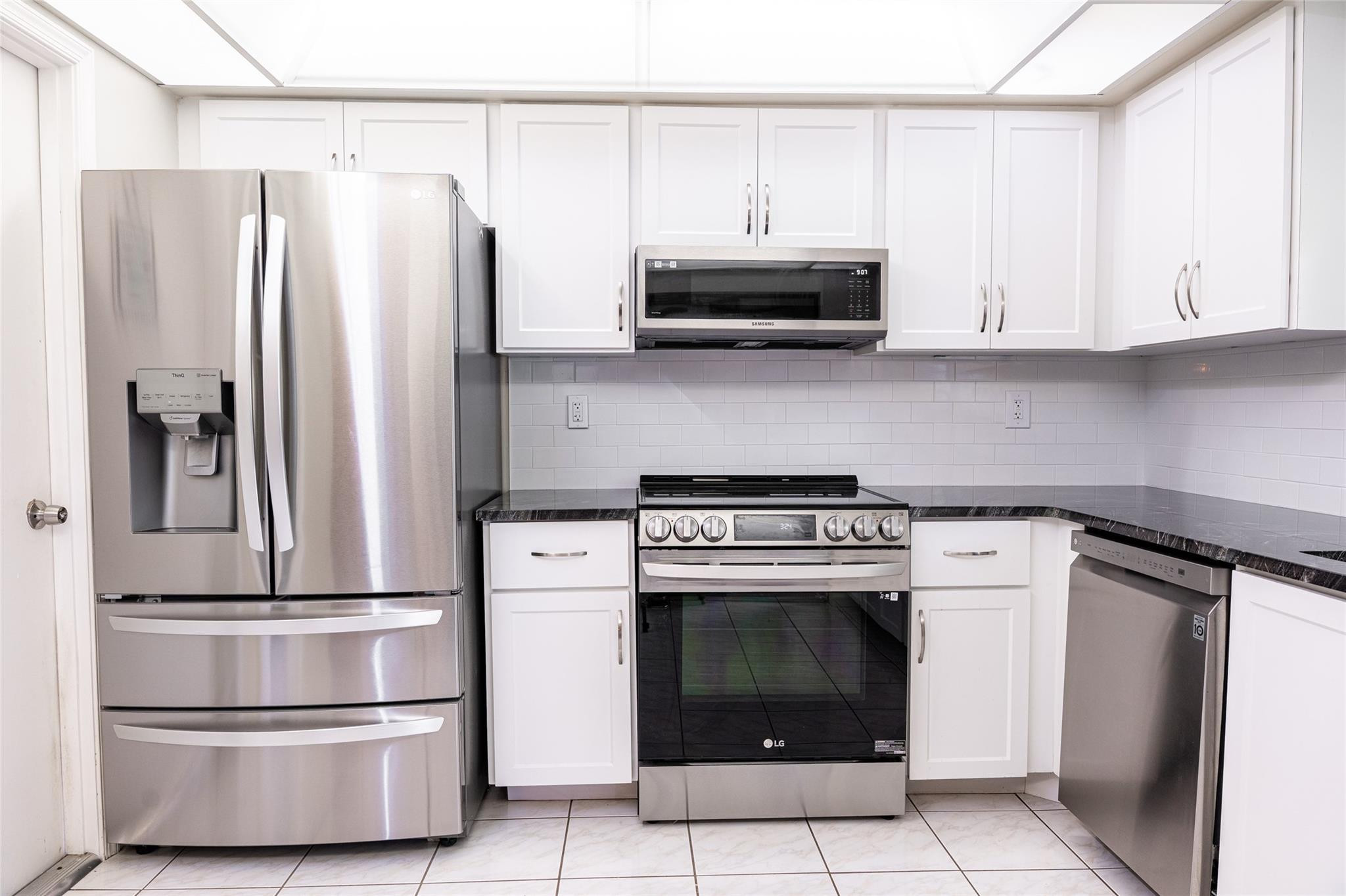 9870 Pecan Tree Drive B Property Photo 7