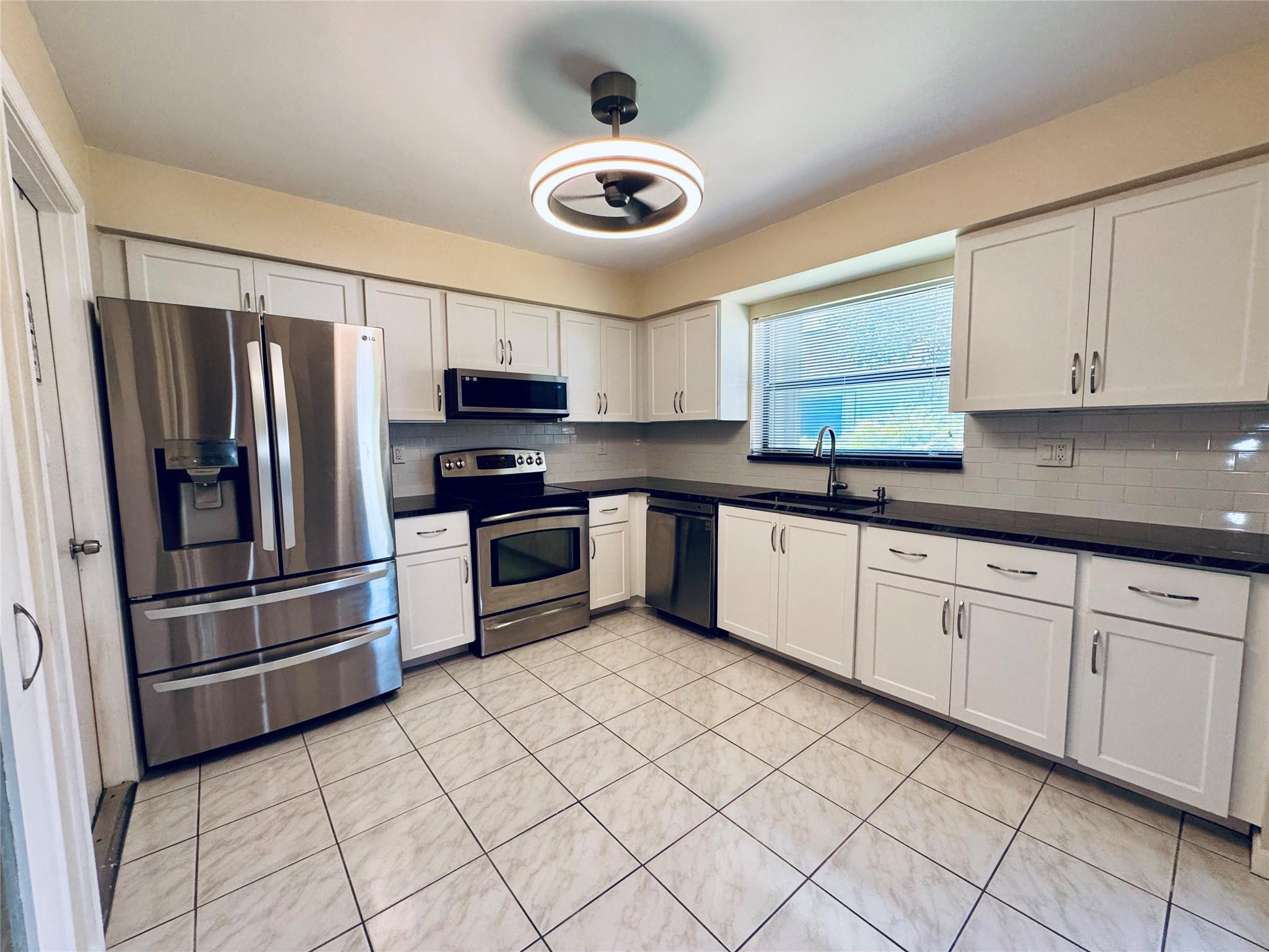 9870 Pecan Tree Drive B Property Photo 8