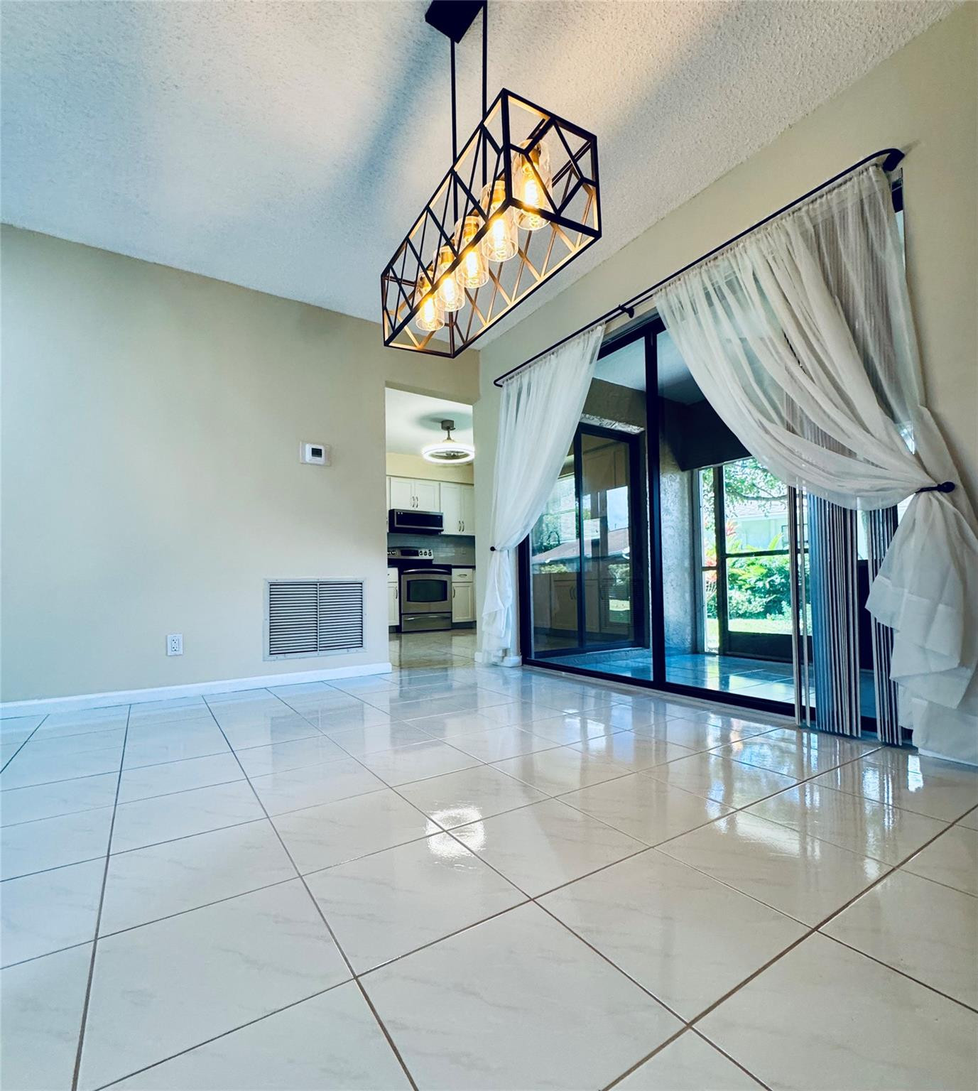 9870 Pecan Tree Drive B Property Photo 10