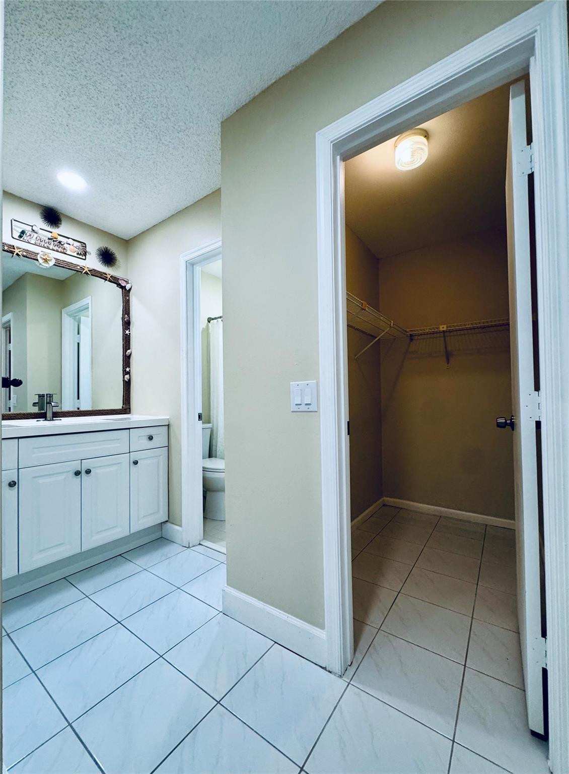 9870 Pecan Tree Drive B Property Photo 16