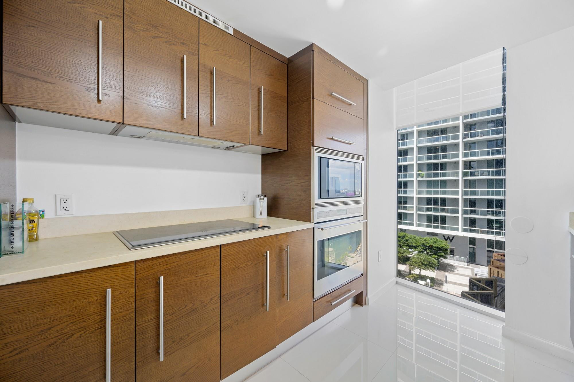 475 Brickell Avenue 1815 Property Photo 2