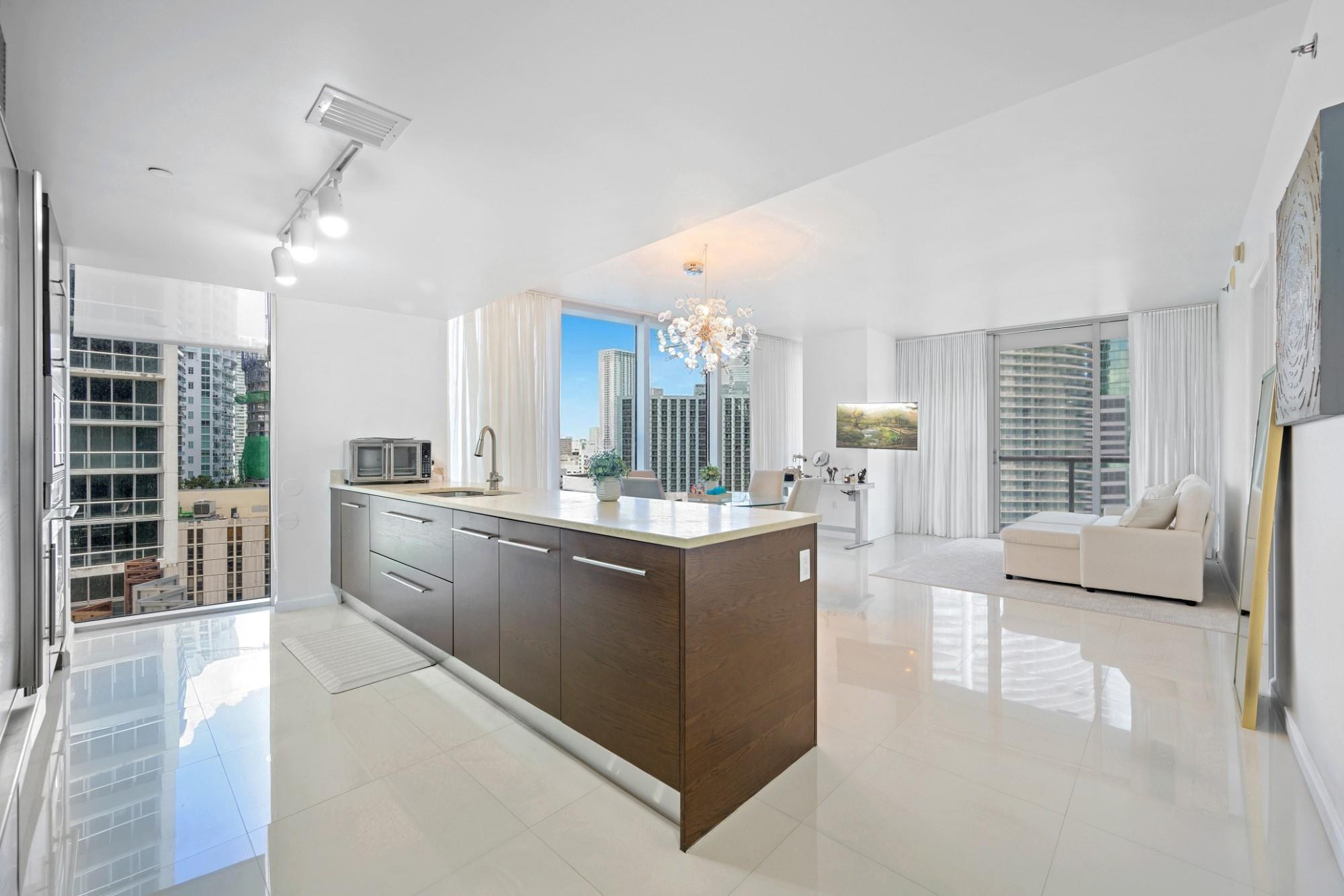 475 Brickell Avenue 1815 Property Photo 4