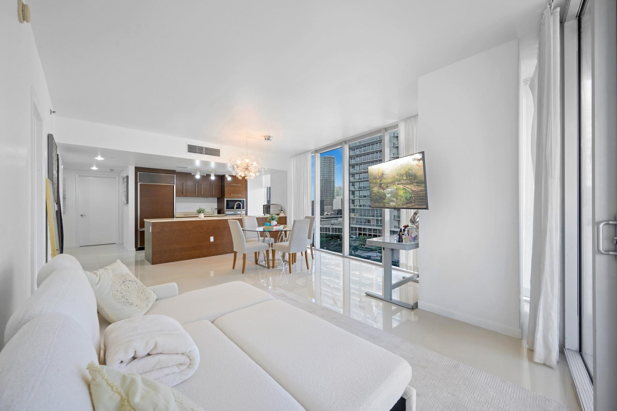 475 Brickell Avenue 1815 Property Photo 5