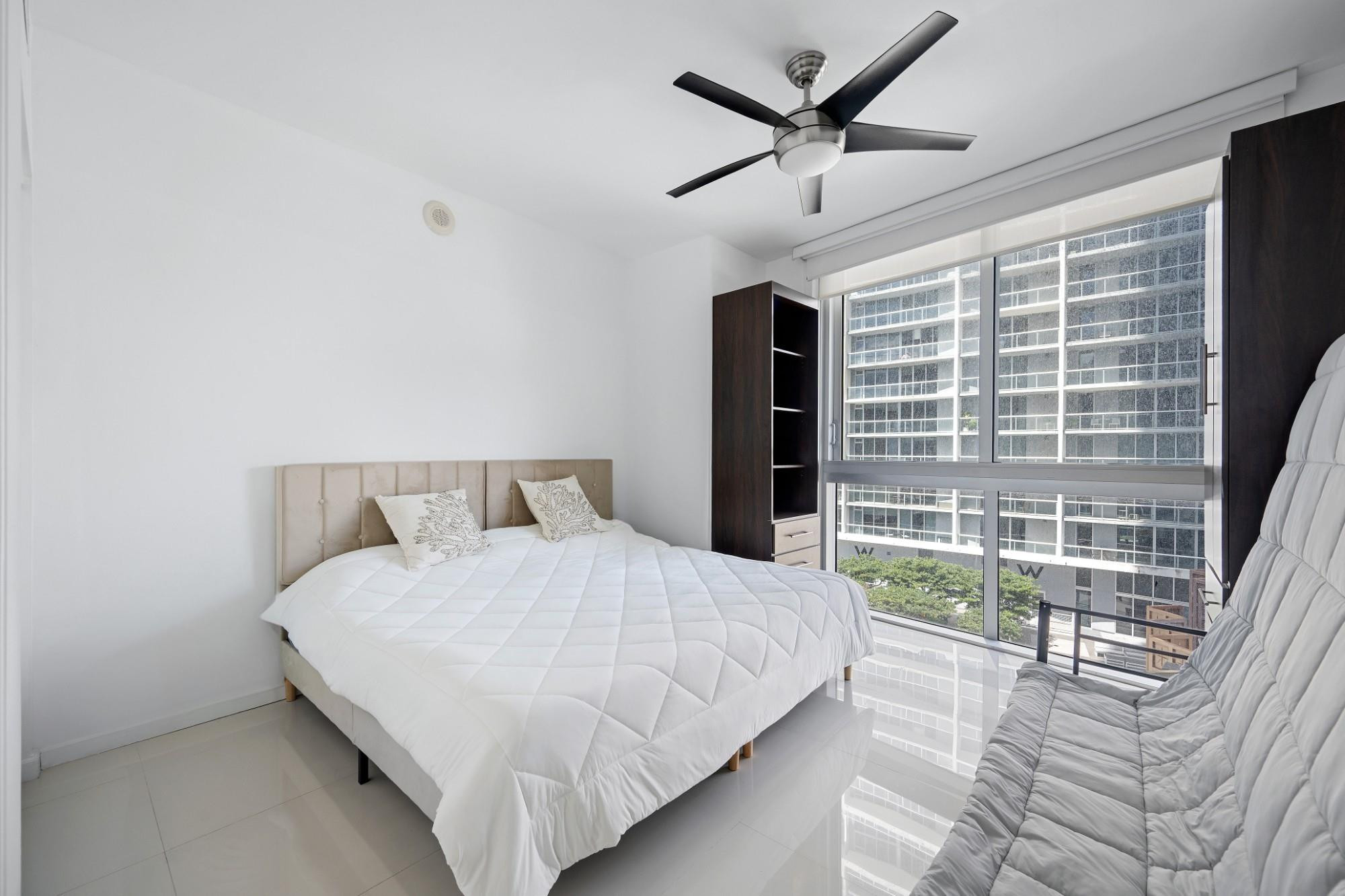 475 Brickell Avenue 1815 Property Photo 11