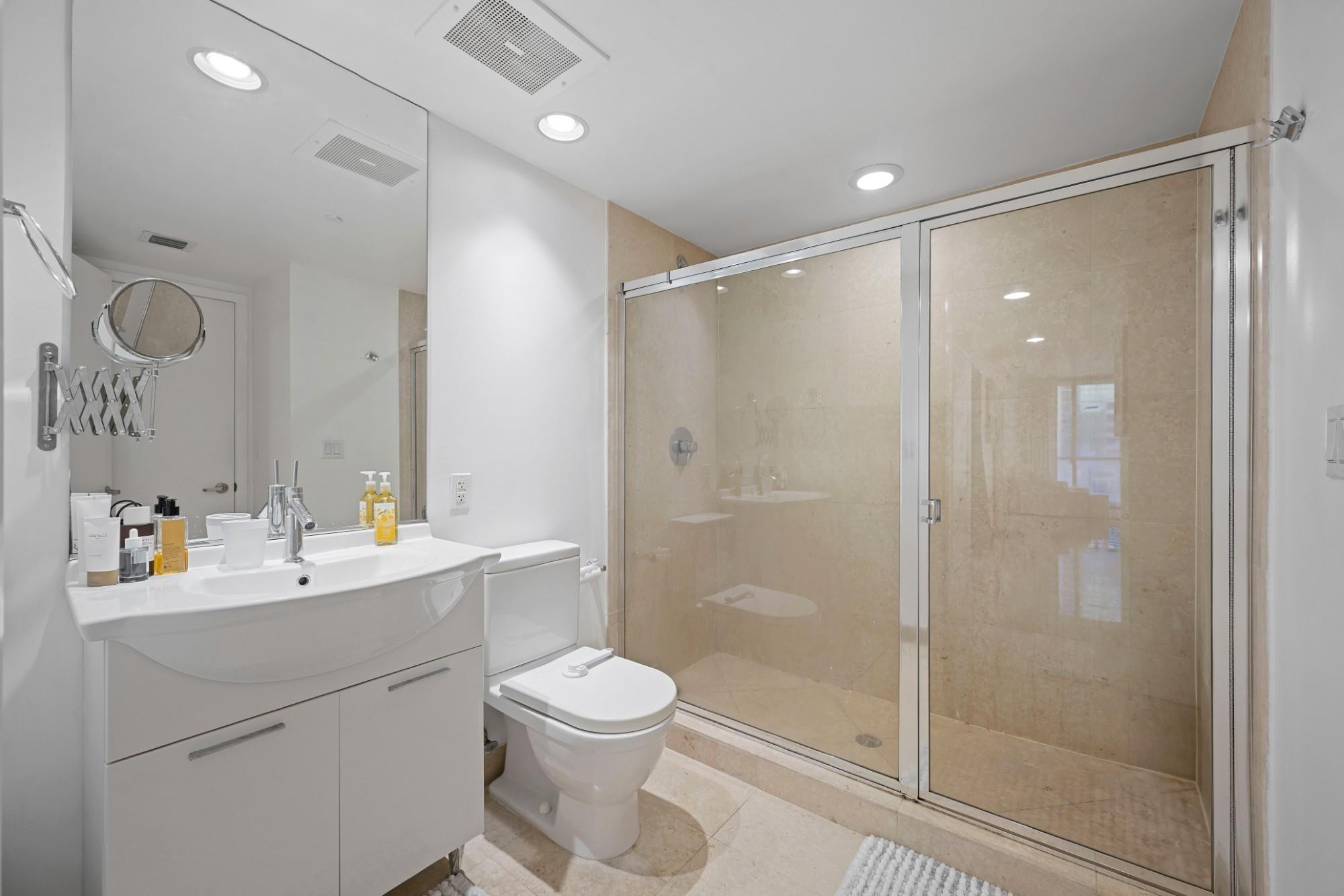 475 Brickell Avenue 1815 Property Photo 14