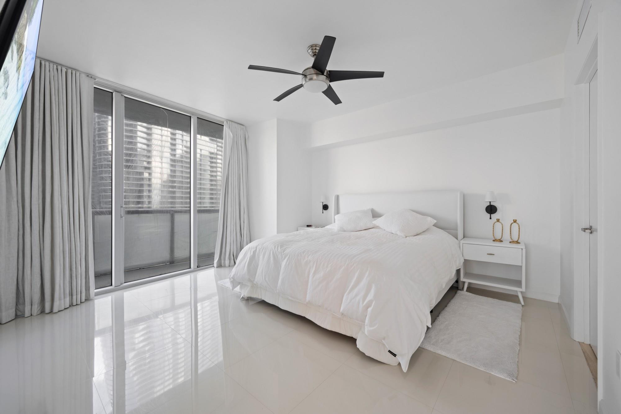 475 Brickell Avenue 1815 Property Photo 15