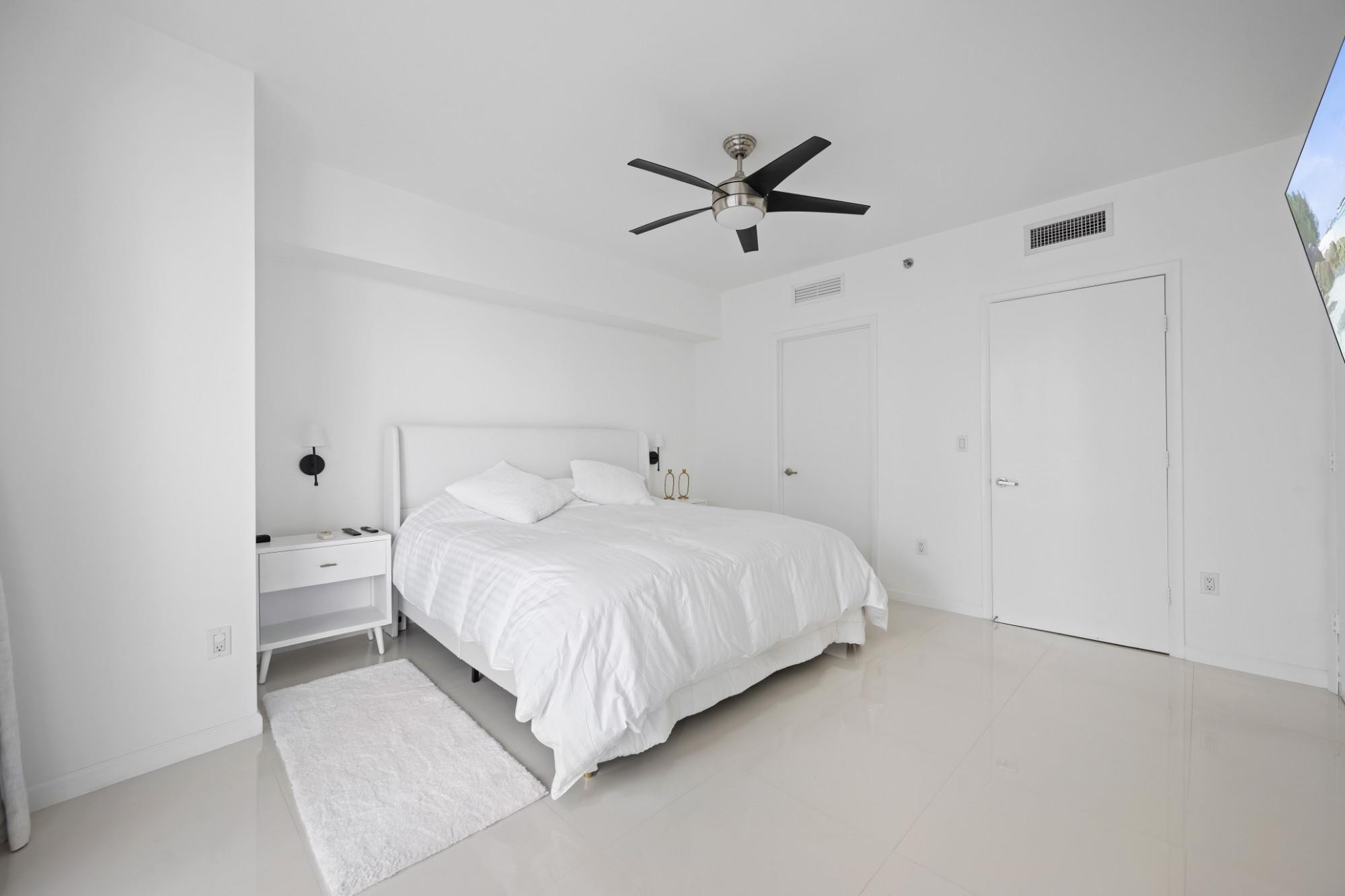 475 Brickell Avenue 1815 Property Photo 17