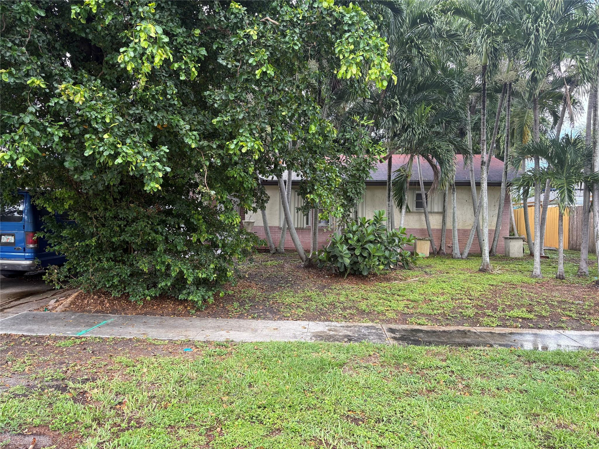 2109 Pinehurst Drive Property Photo 2