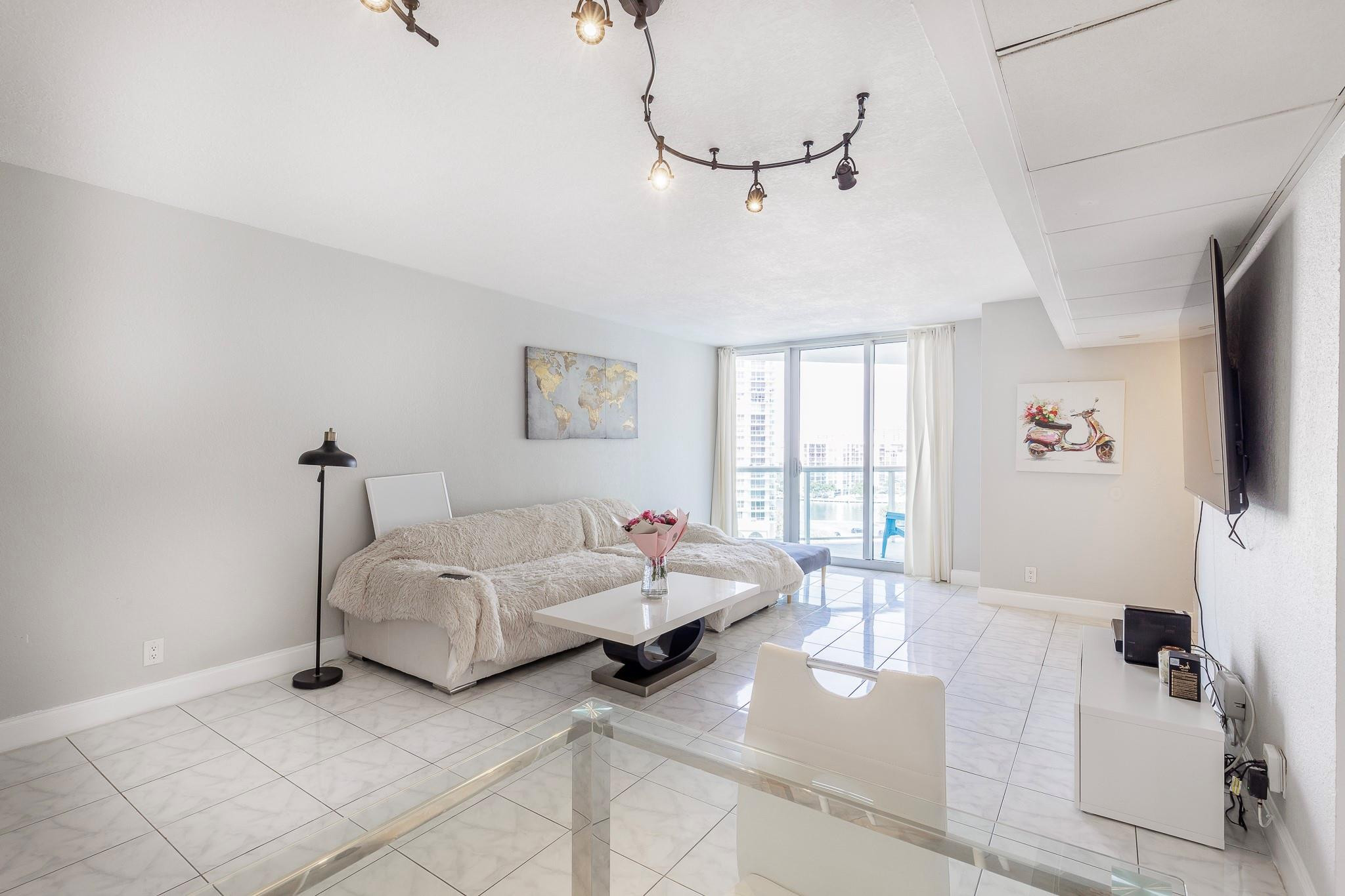 3801 S Ocean Drive 10s Property Photo 3