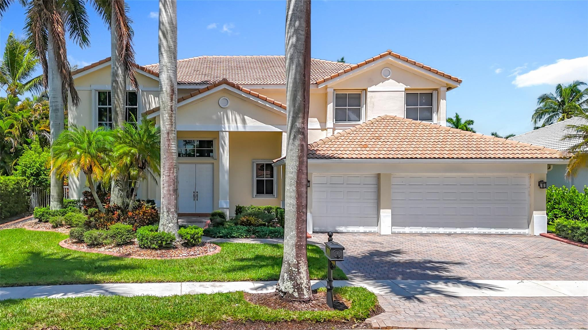 1673 Victoria Pointe Circle Property Photo 1