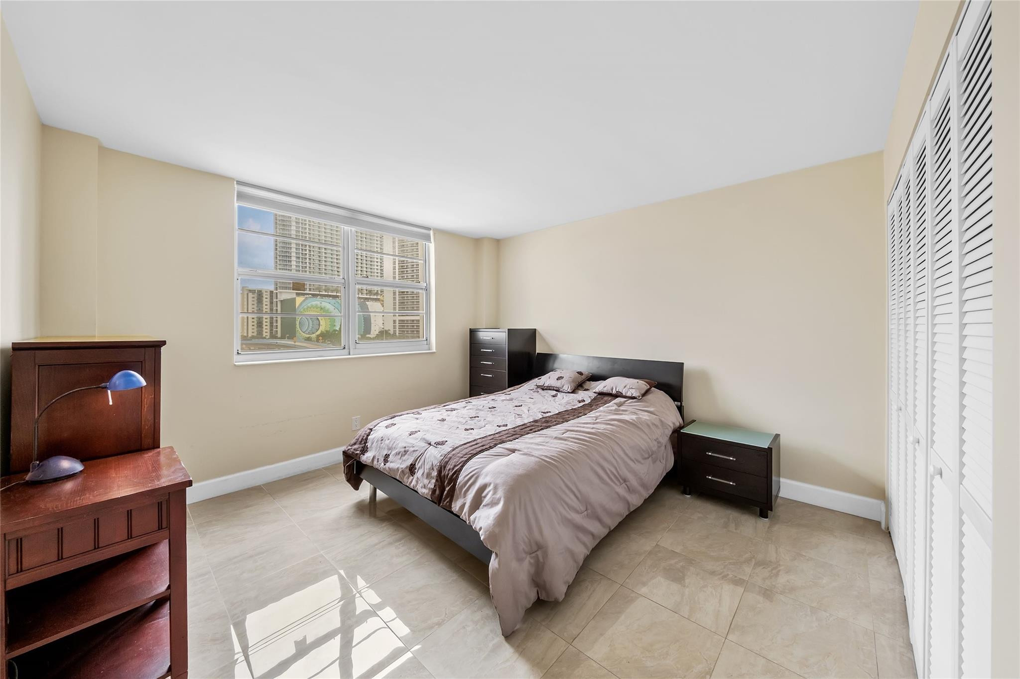 1849 S Ocean Drive 711 Property Photo 23