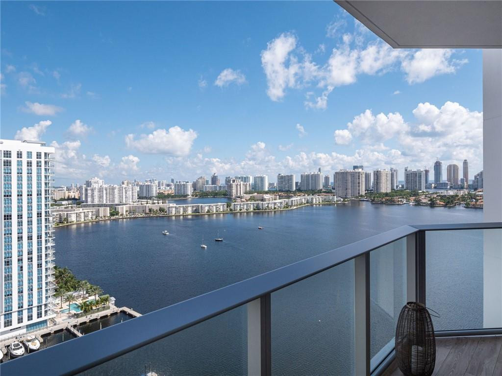17111 Biscayne Boulevard 2105 + 1 Boat Slip 100 Ft Property Photo 15