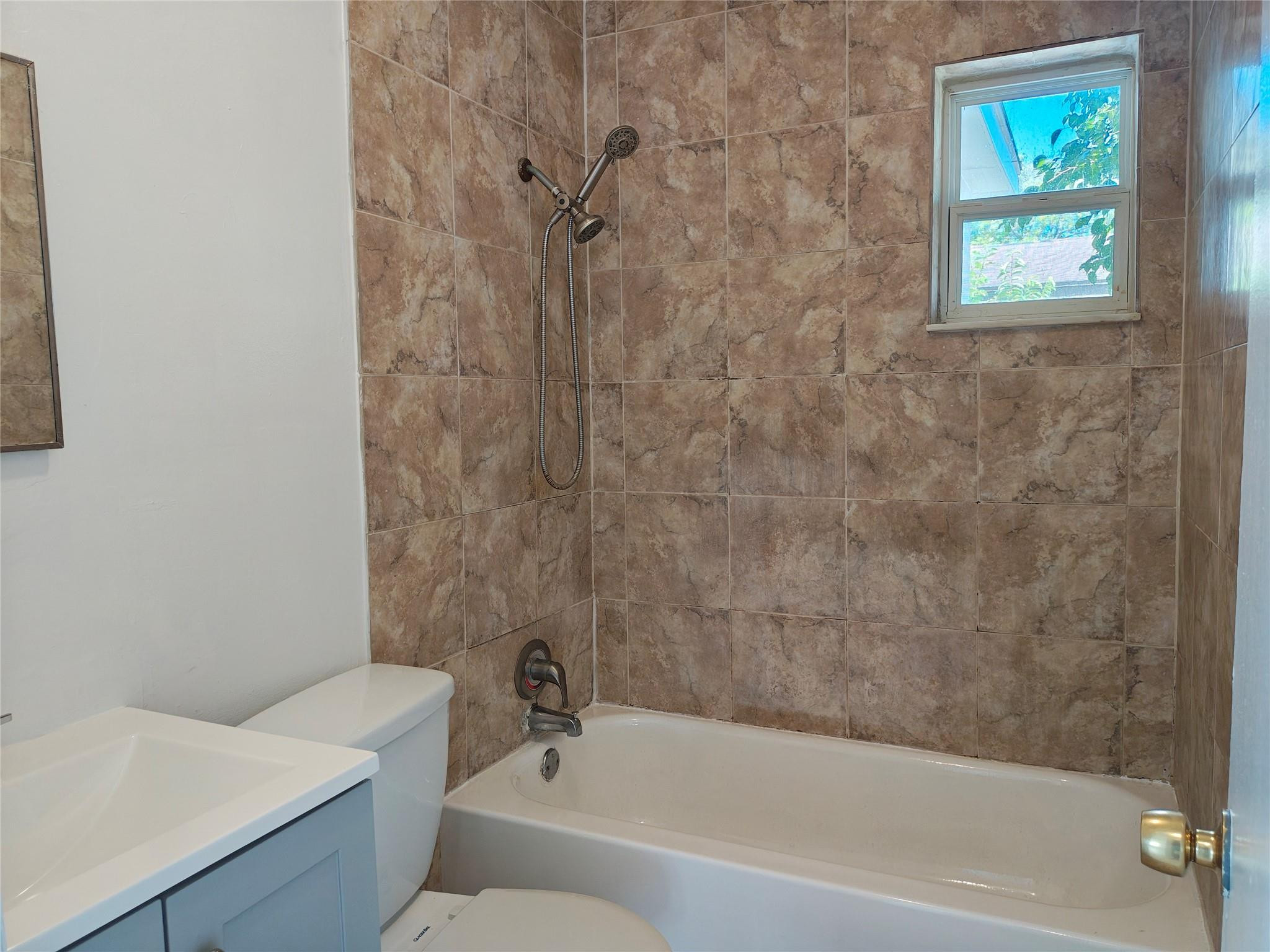 407 Nw 13th Avenue Property Photo 3