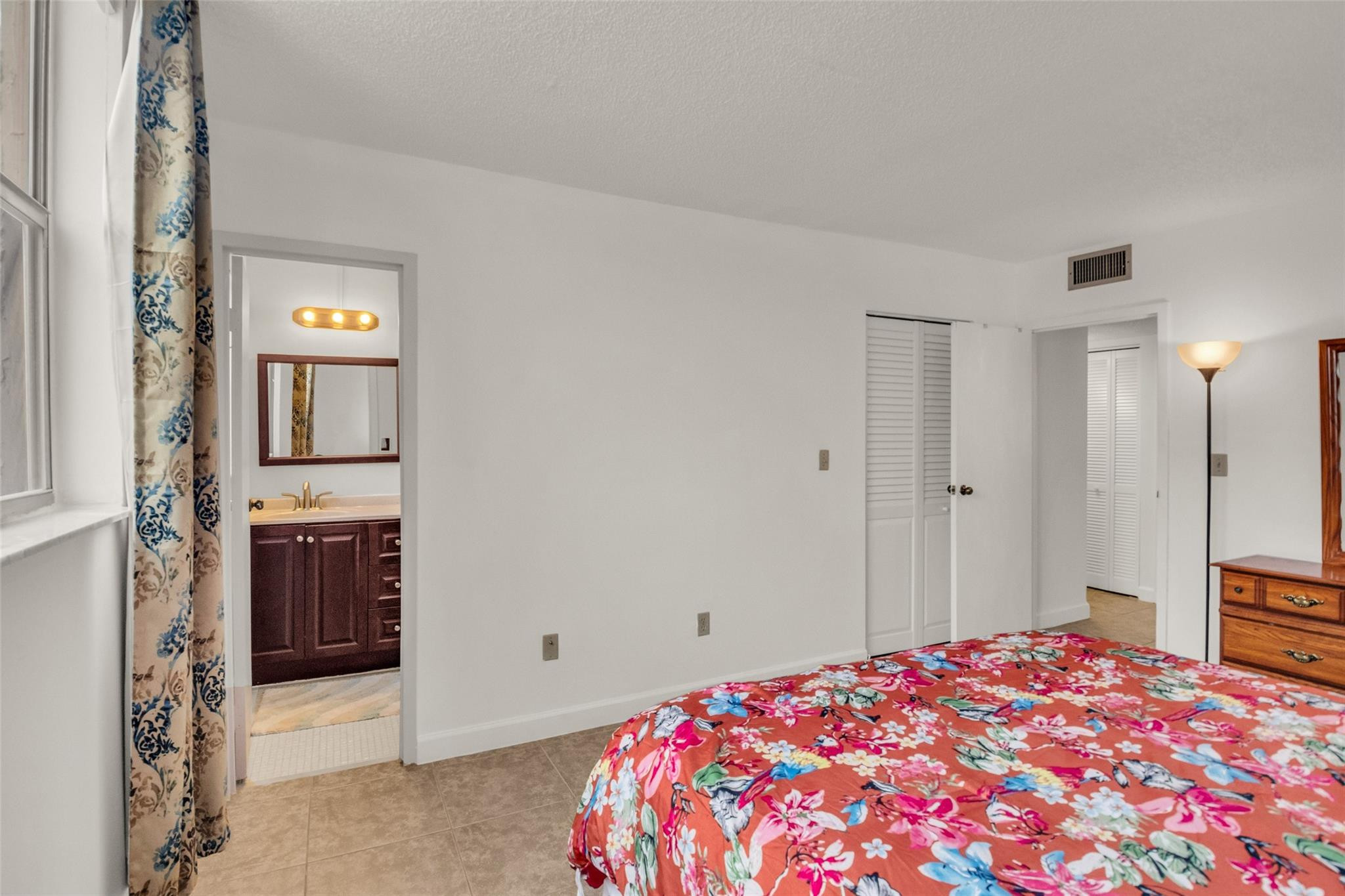 2840 Somerset Drive 403 Property Photo 19
