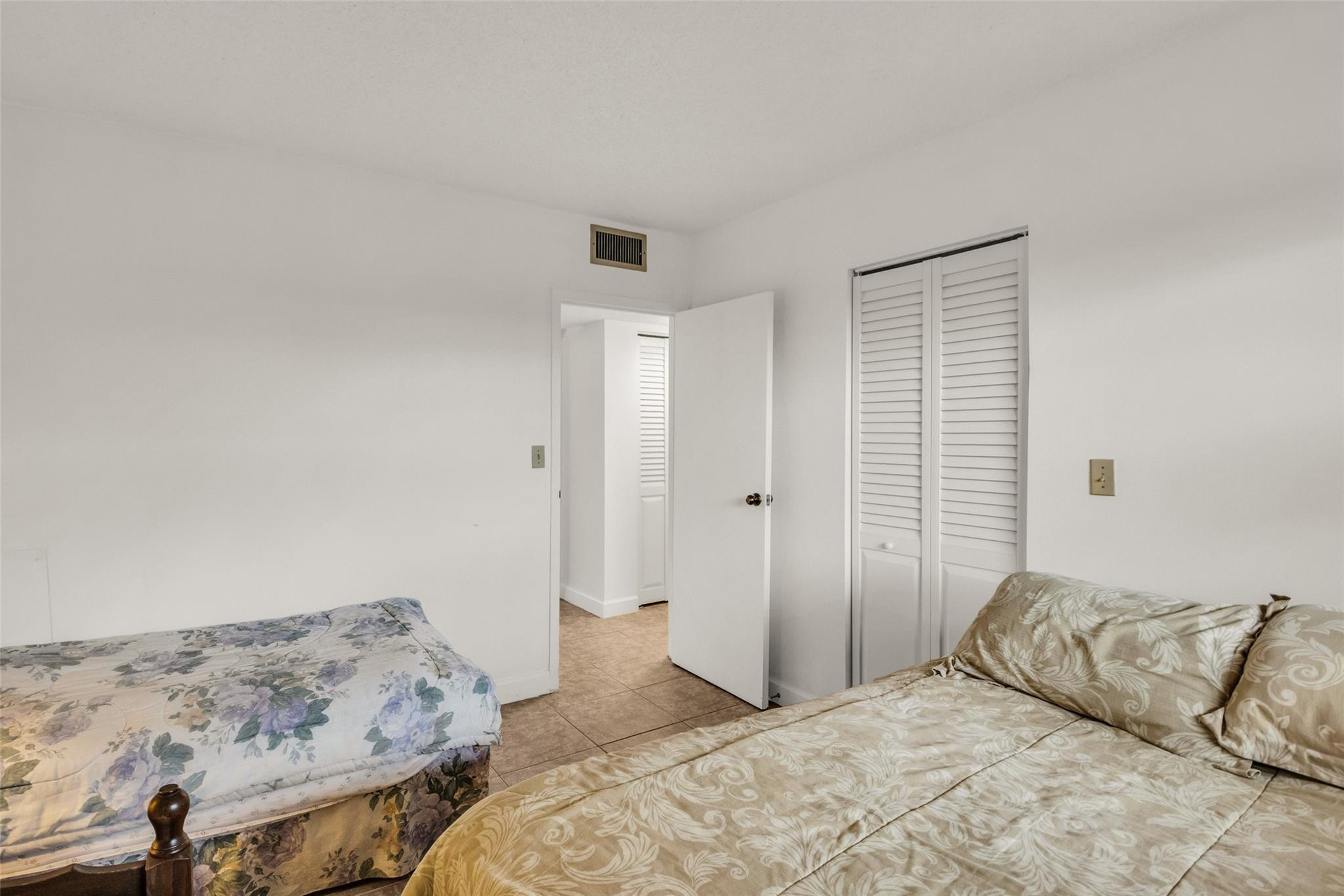 2840 Somerset Drive 403 Property Photo 23