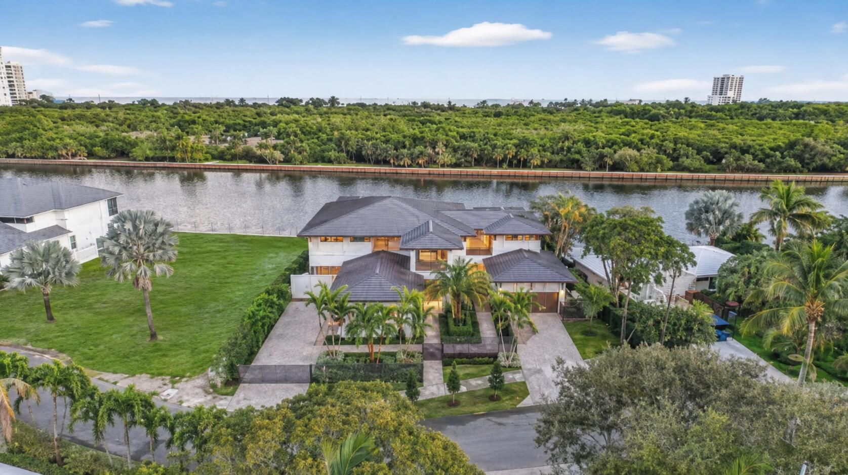 1918 Intracoastal Drive Property Photo 3