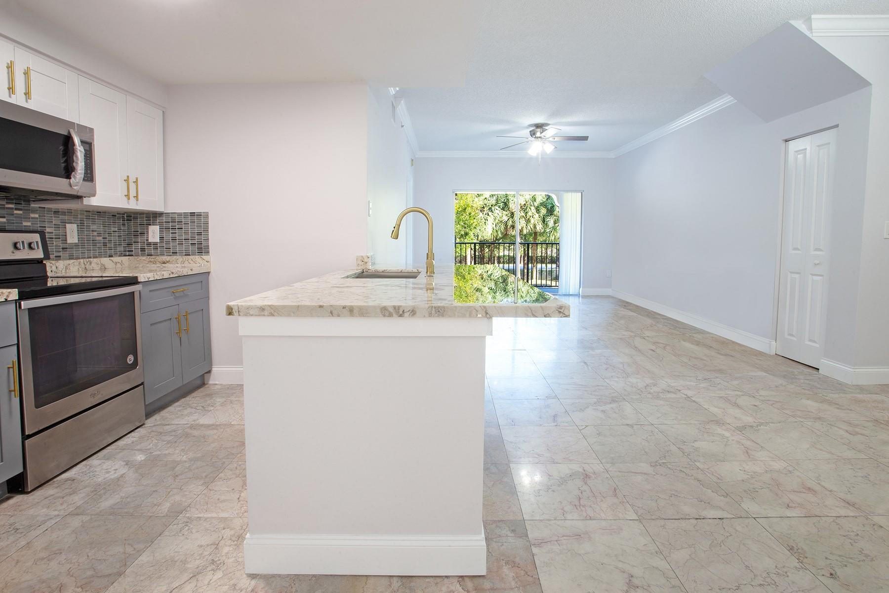 5860 W Sample Road 204 Property Photo 4