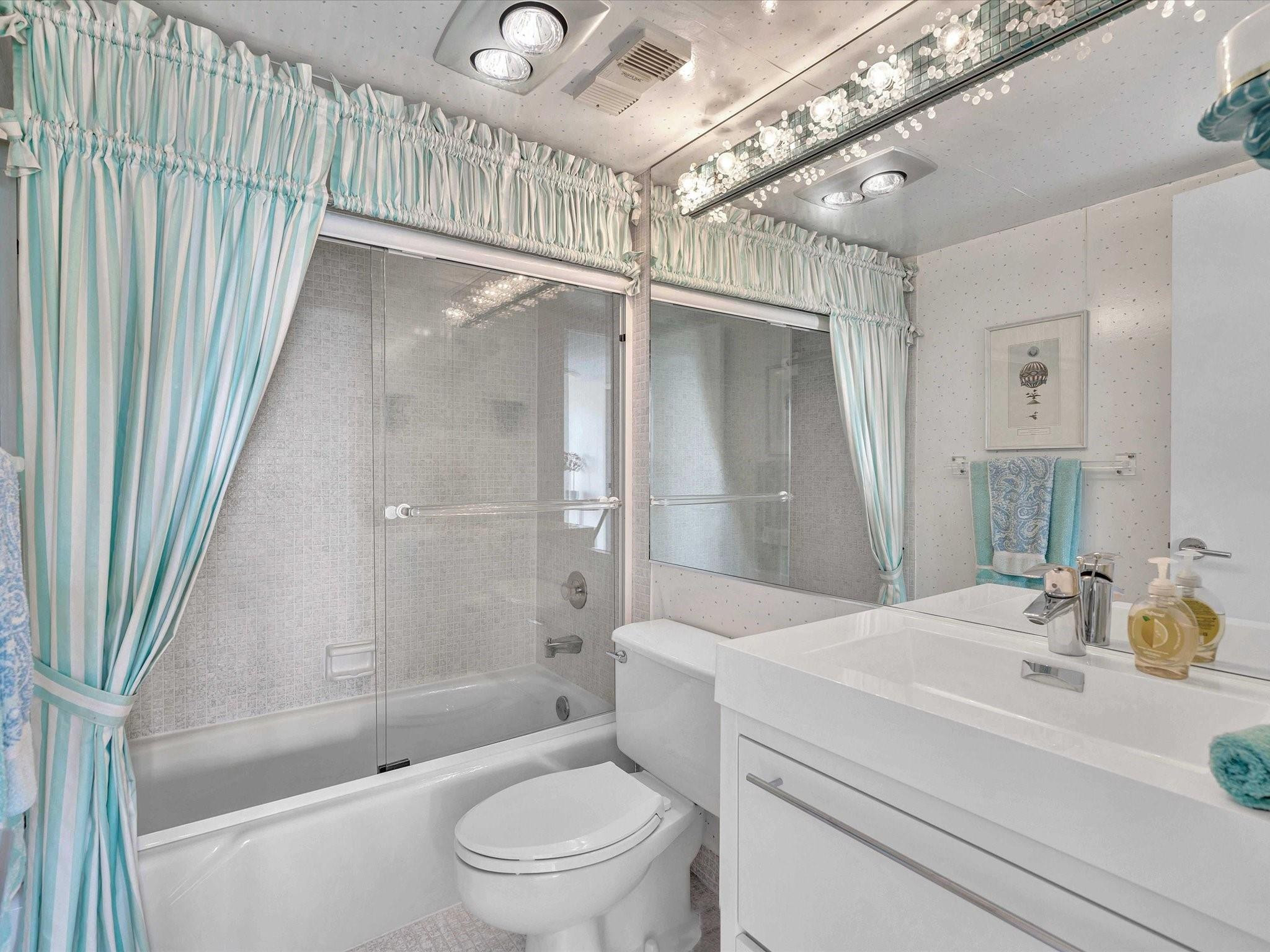 1537 E Hillsboro Boulevard 438 Property Photo 41