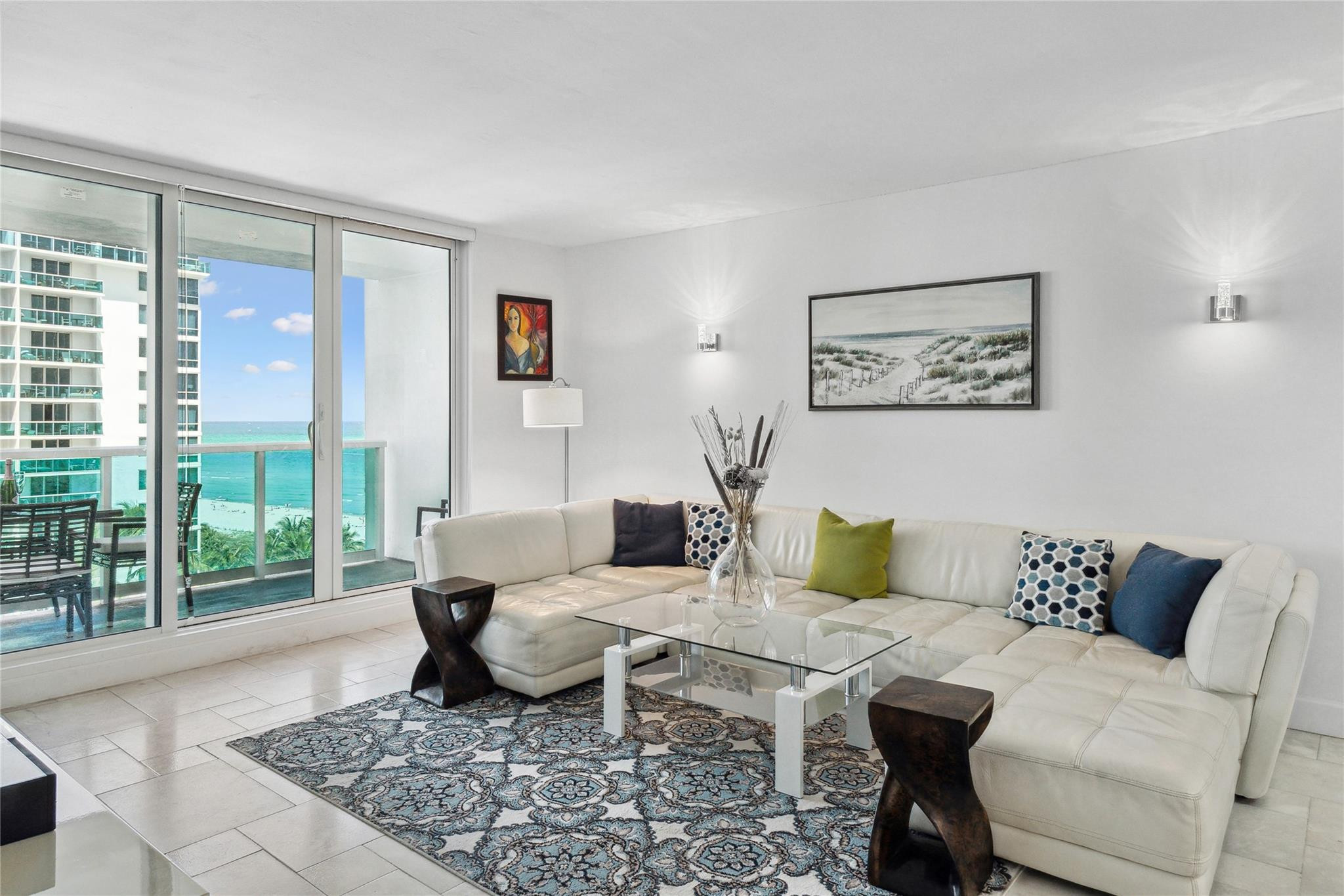 2301 Collins Avenue 1015 Property Photo 5