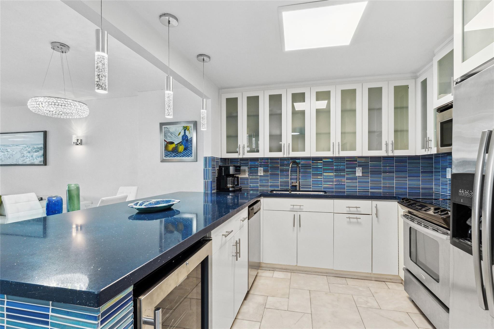 2301 Collins Avenue 1015 Property Photo 6