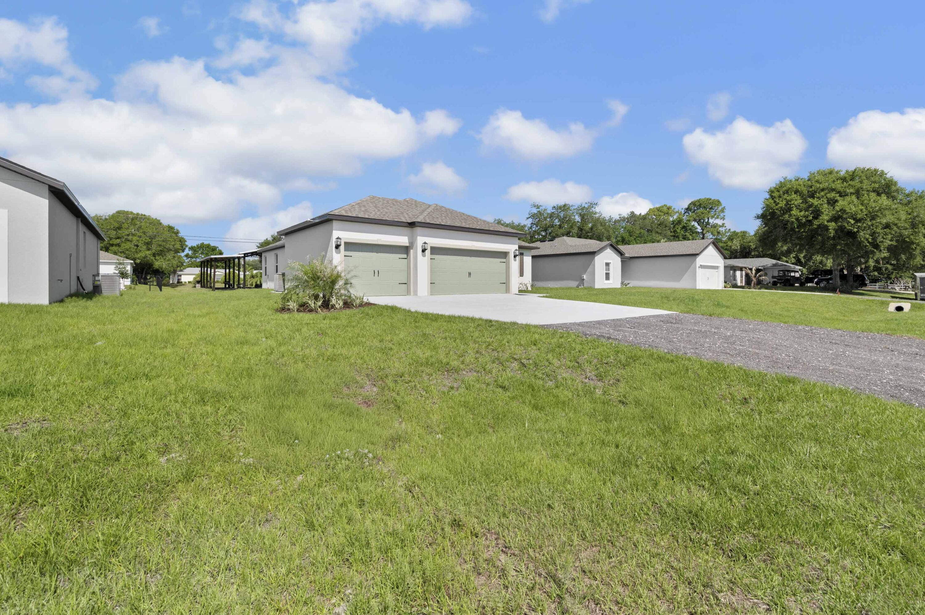 2583 SW Chestnut Lane Property Photo 1