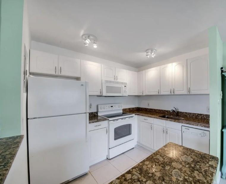223 Flanders E Property Photo 1