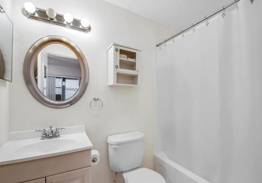 223 Flanders E Property Photo 4