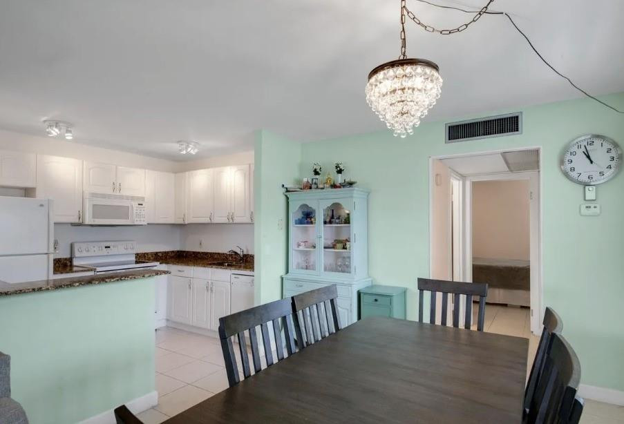 223 Flanders E Property Photo 8